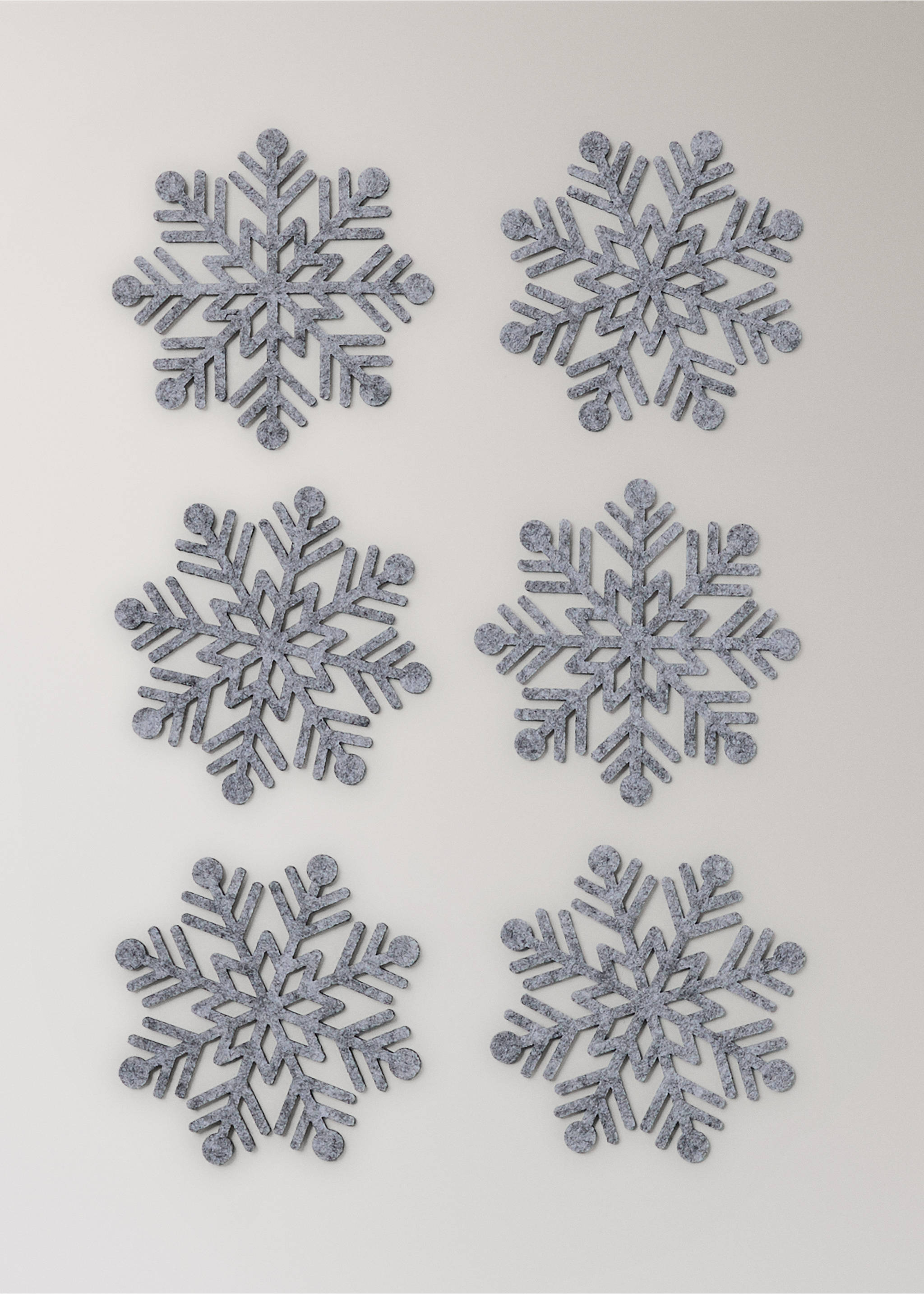 Set med sex snöflingeformade underlägg - Artikel utan modell, Grå. Ref: 37067898-00.