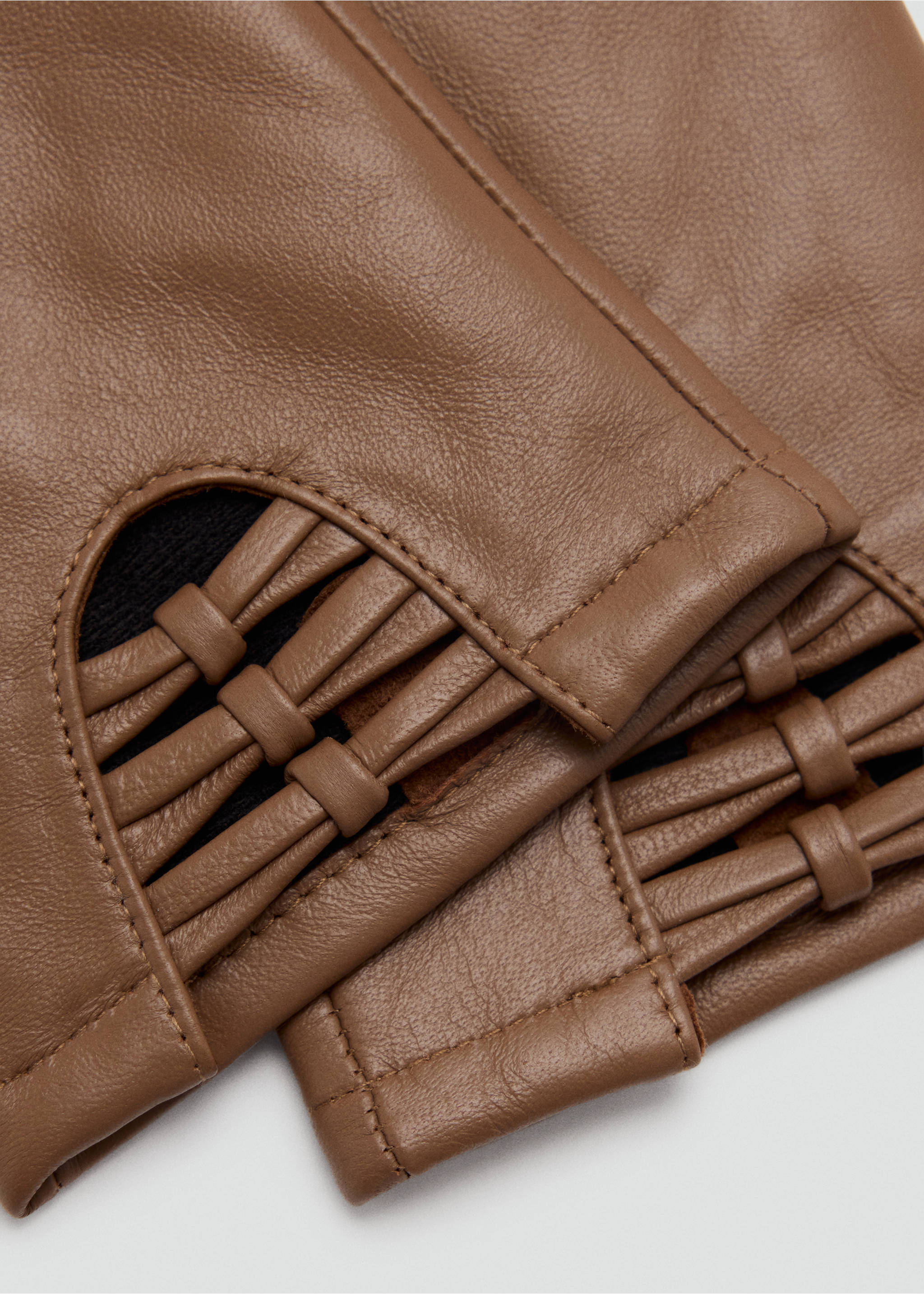 Brown leather gloves with woven cut-out cuff details, Medium Brown. Ref: 37067905-00.