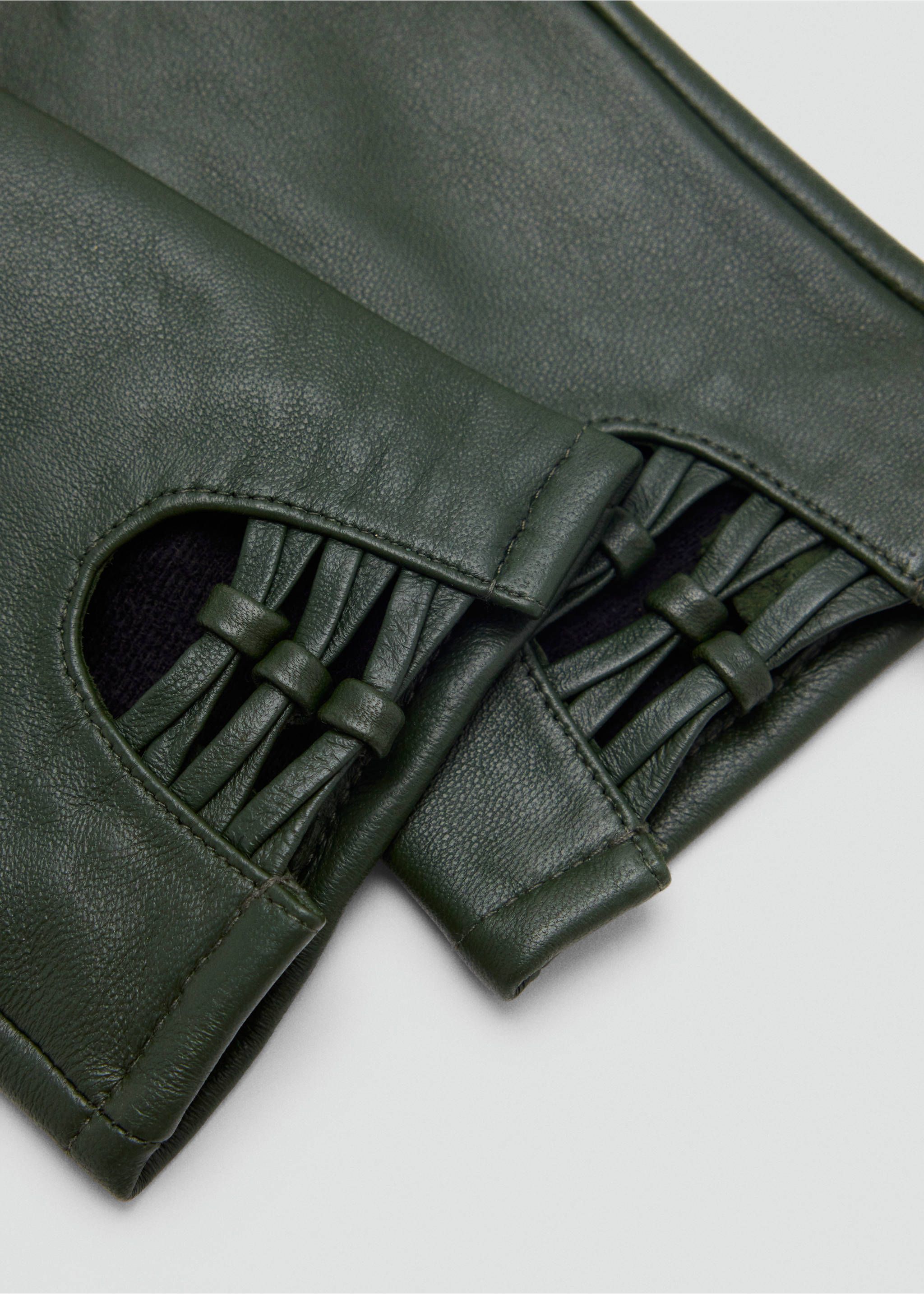 Dark green leather gloves with knotted strap cut-out cuffs, Green. Ref: 37067905-00.