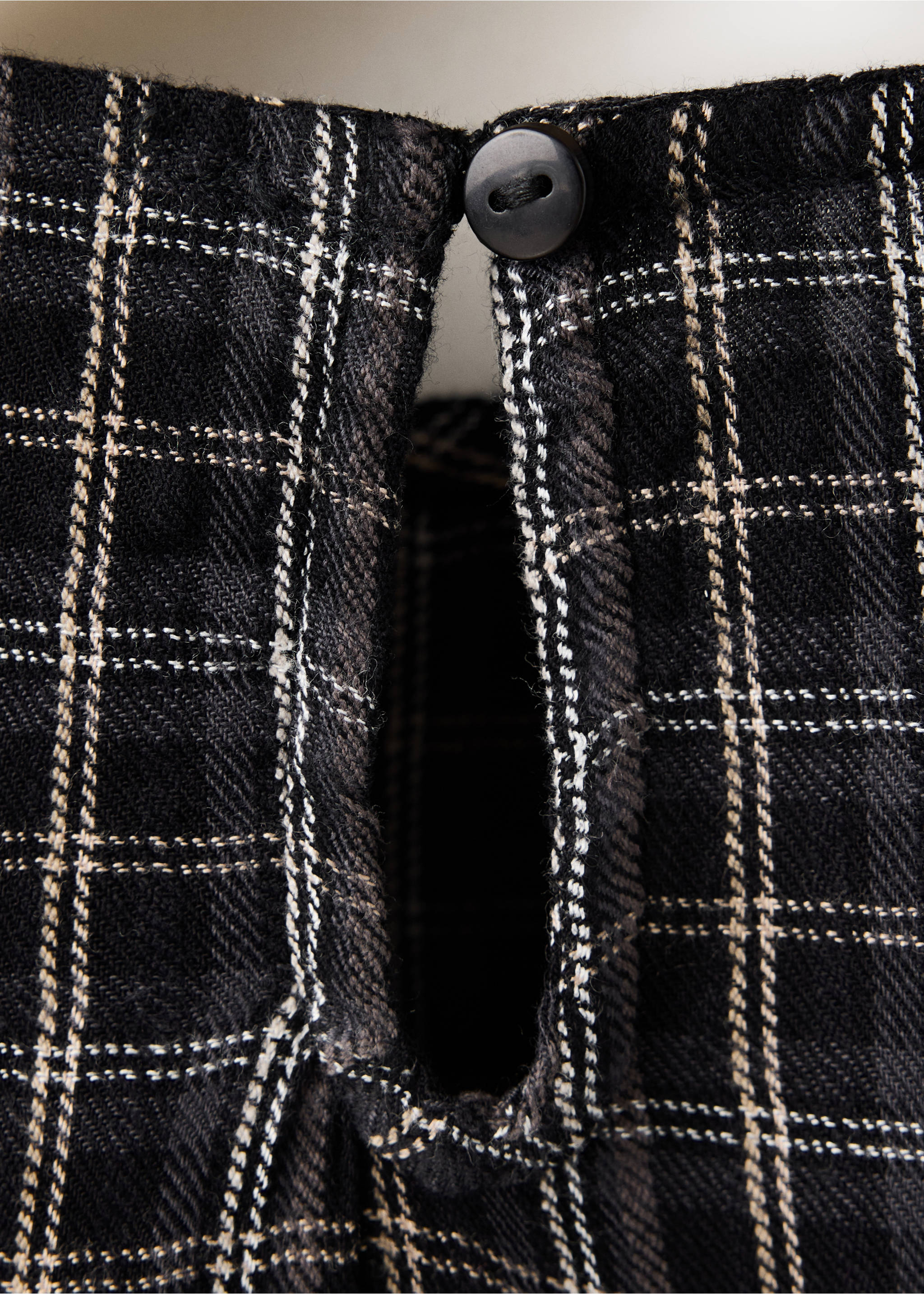 Blouse à carreaux avec volants détaillés - Détail de l'article 0, Noir. Ref: 37067909-00.