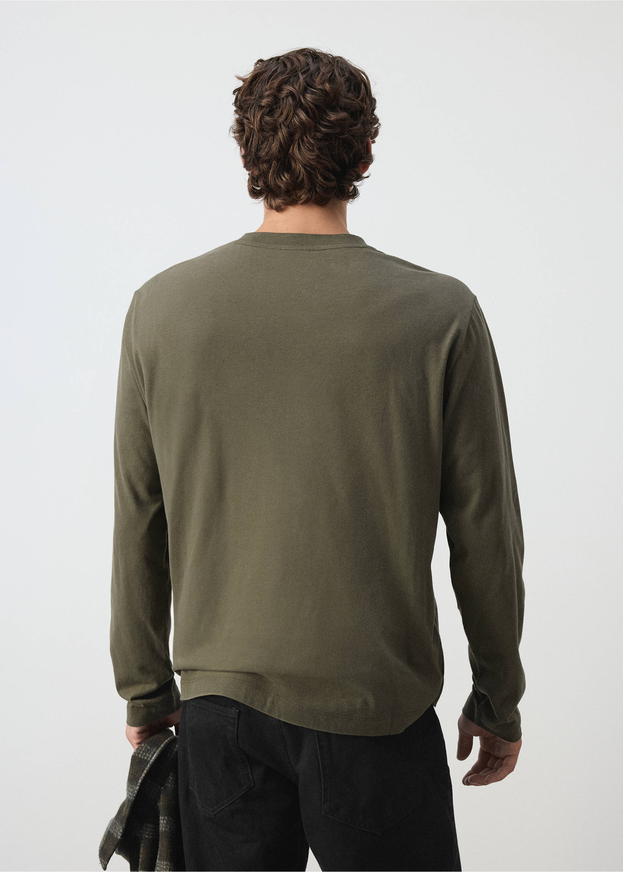 Olive green long-sleeve t-shirt seen from the back., Olive Green. Ref: 37067912-00.