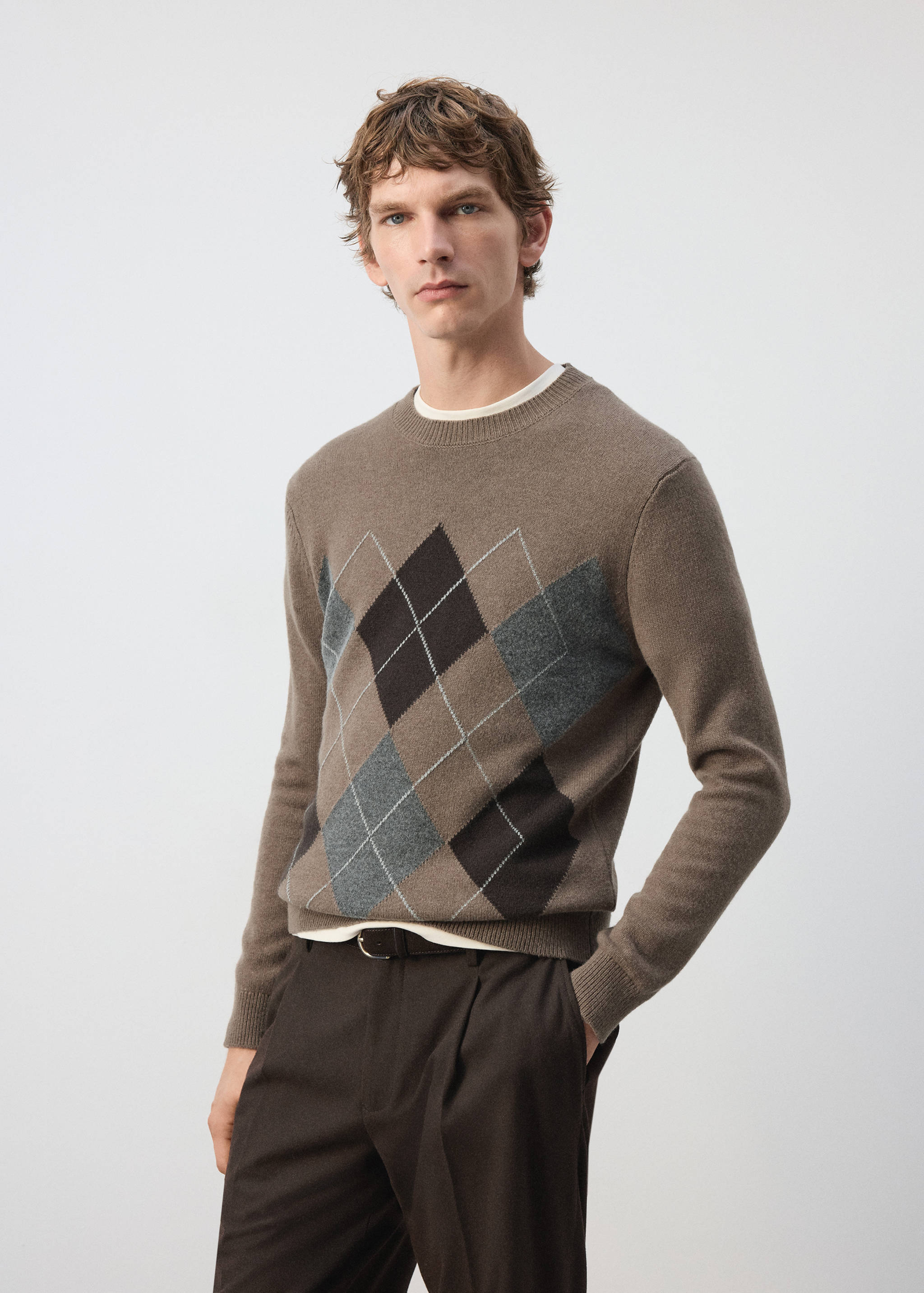 Brown crew neck jersey with a classic argyle pattern and ribbed trims.