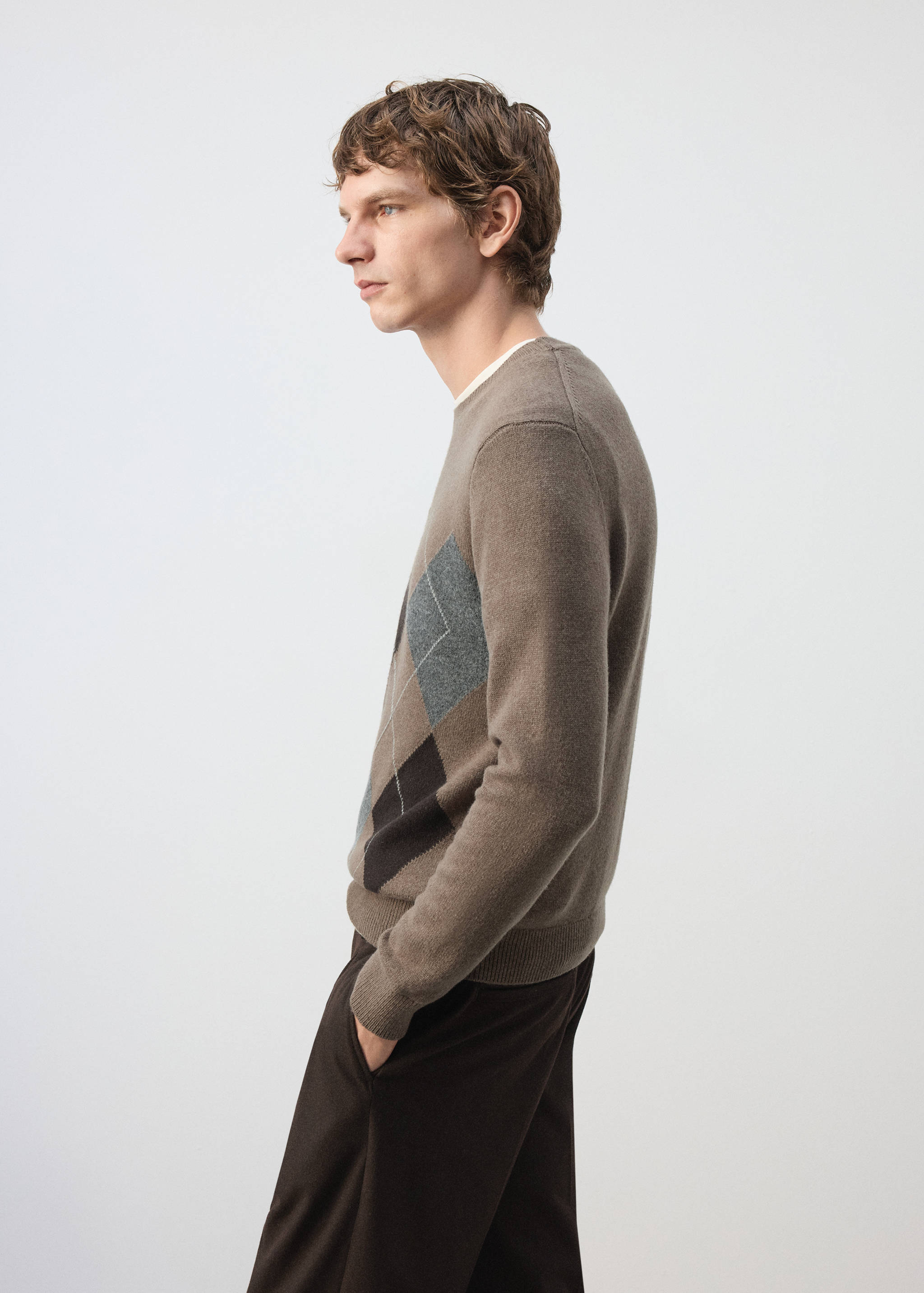 Brown crew neck jersey with an argyle pattern.
