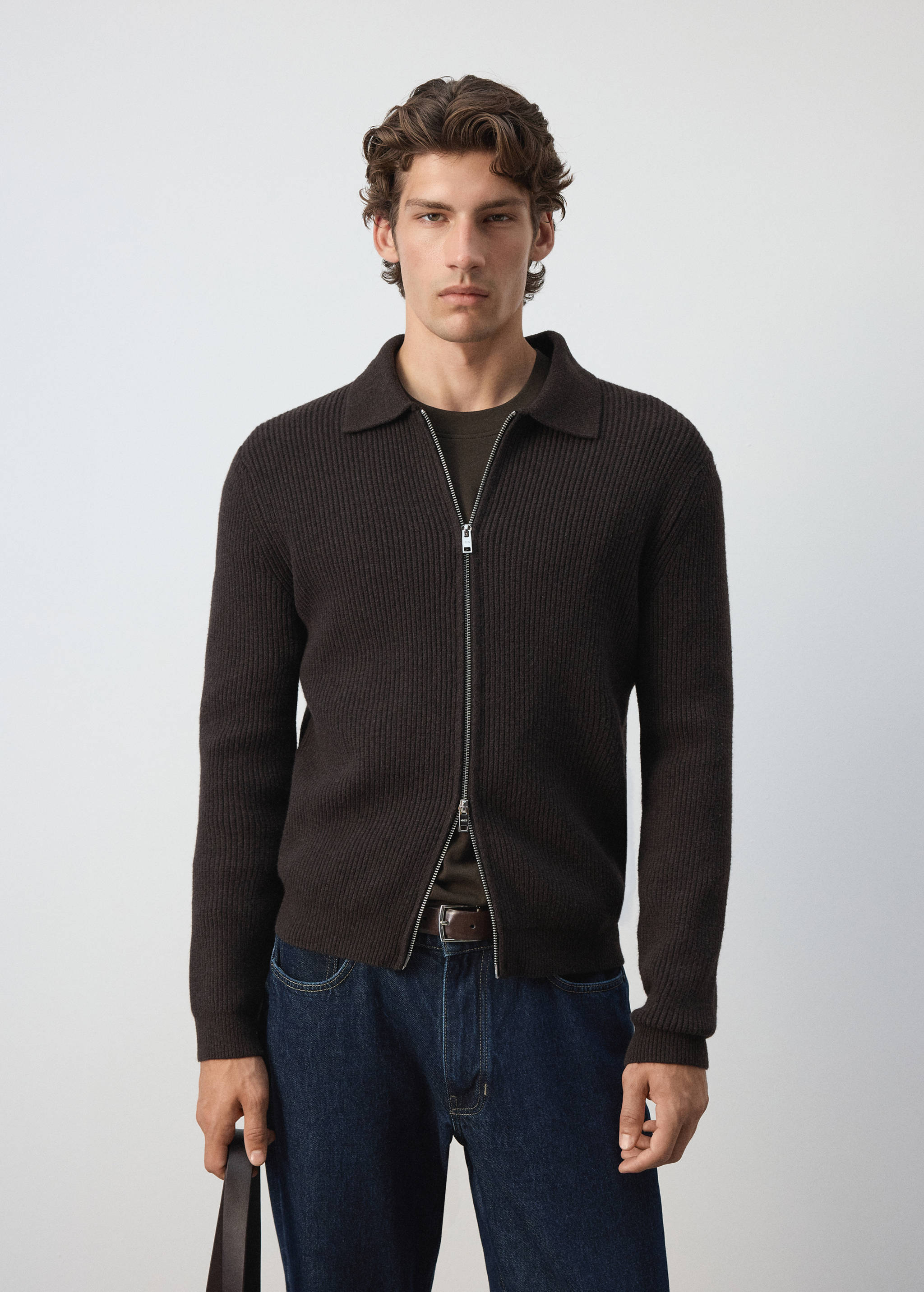 Cardigan en mélange de laine et coton, côtelé - Plan moyen