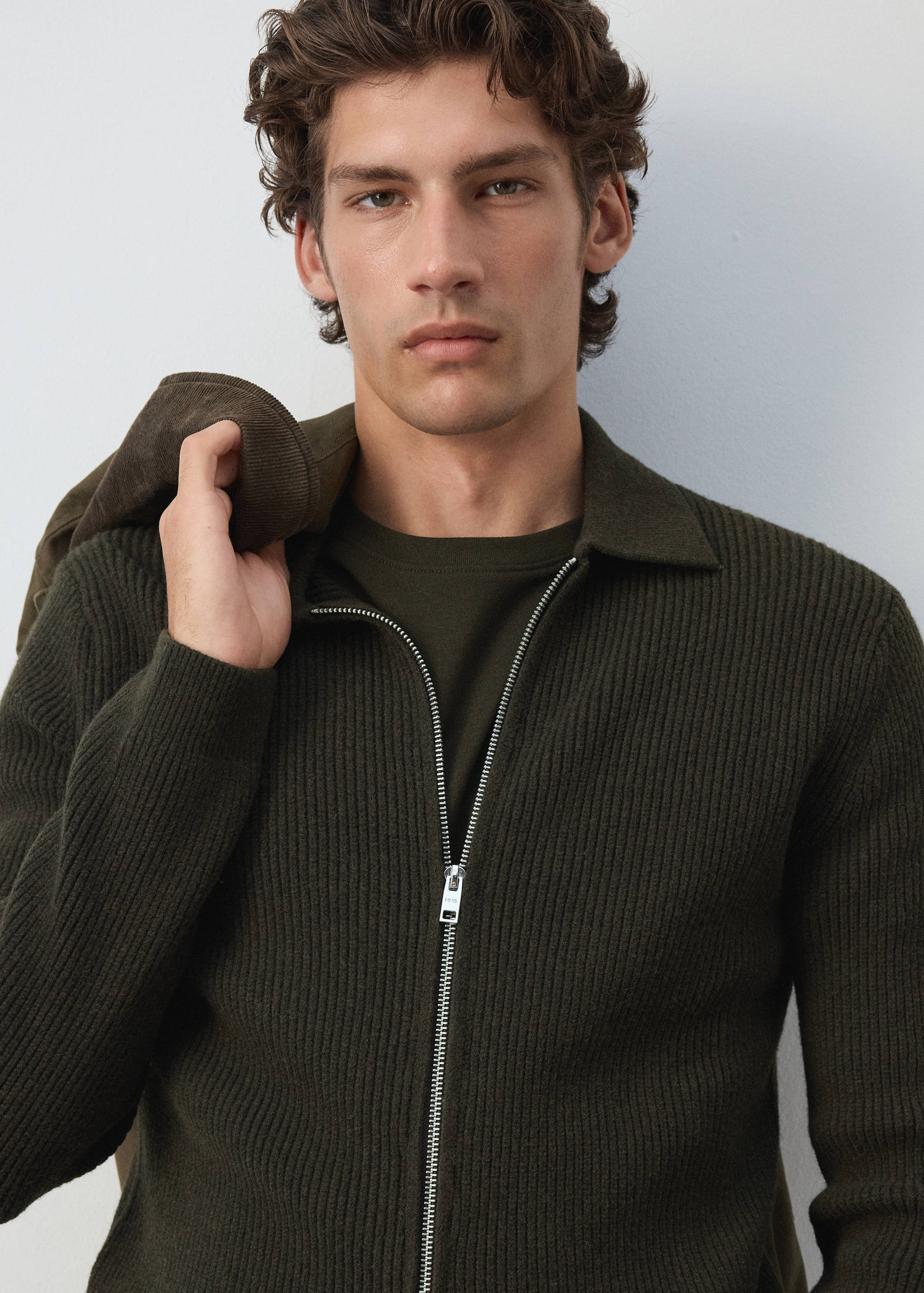 Cardigan en mélange de laine et coton, côtelé - Détail de l'article 1