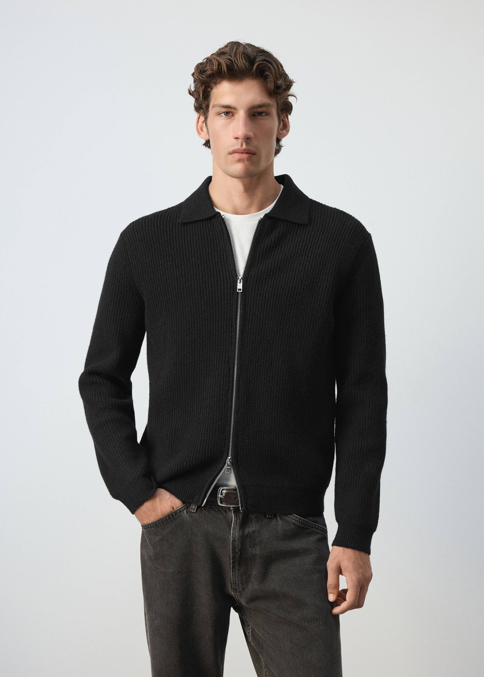Cardigan en mélange de laine et coton, côtelé - Plan moyen