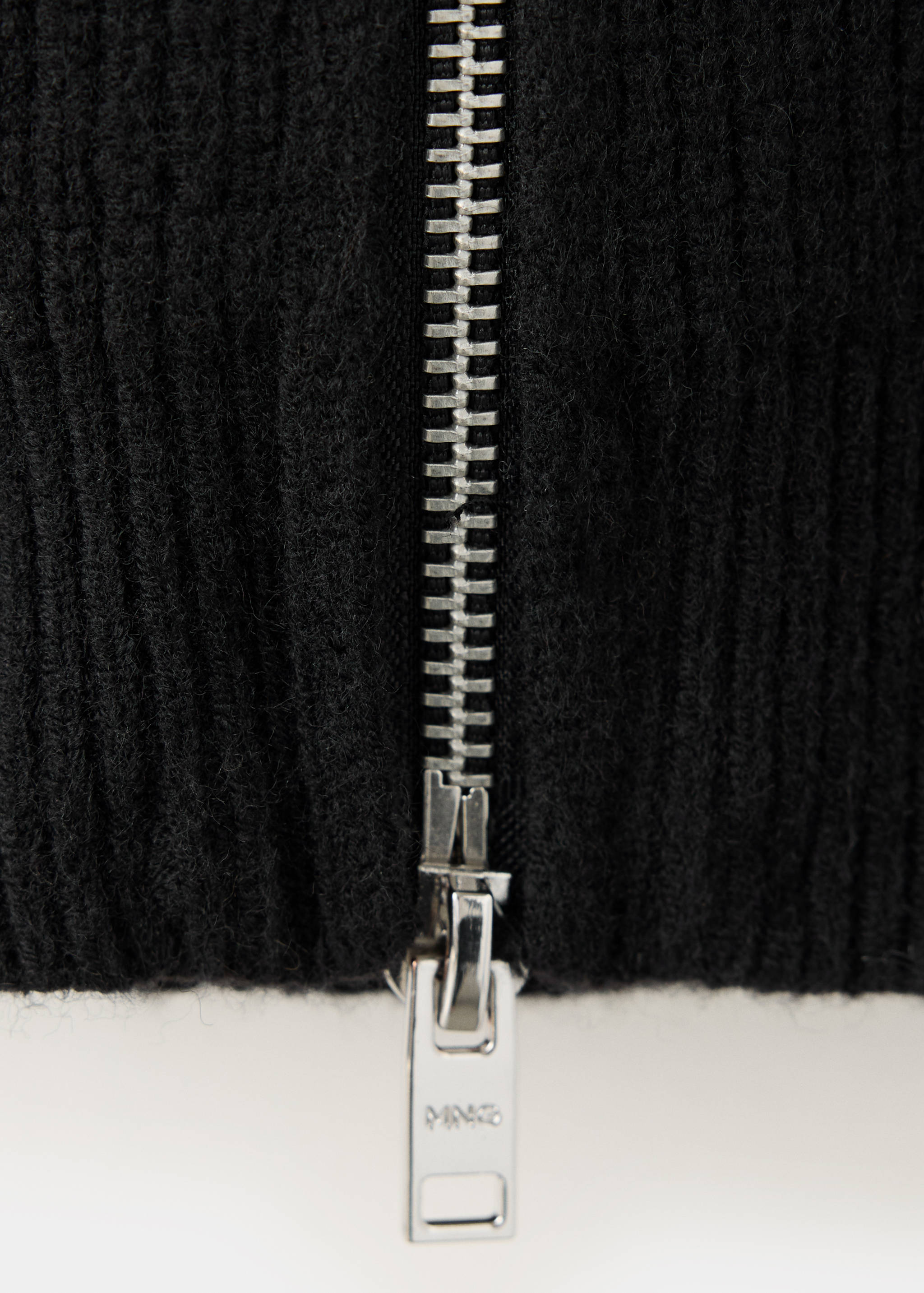 Cardigan en mélange de laine et coton, côtelé - Détail de l'article 0