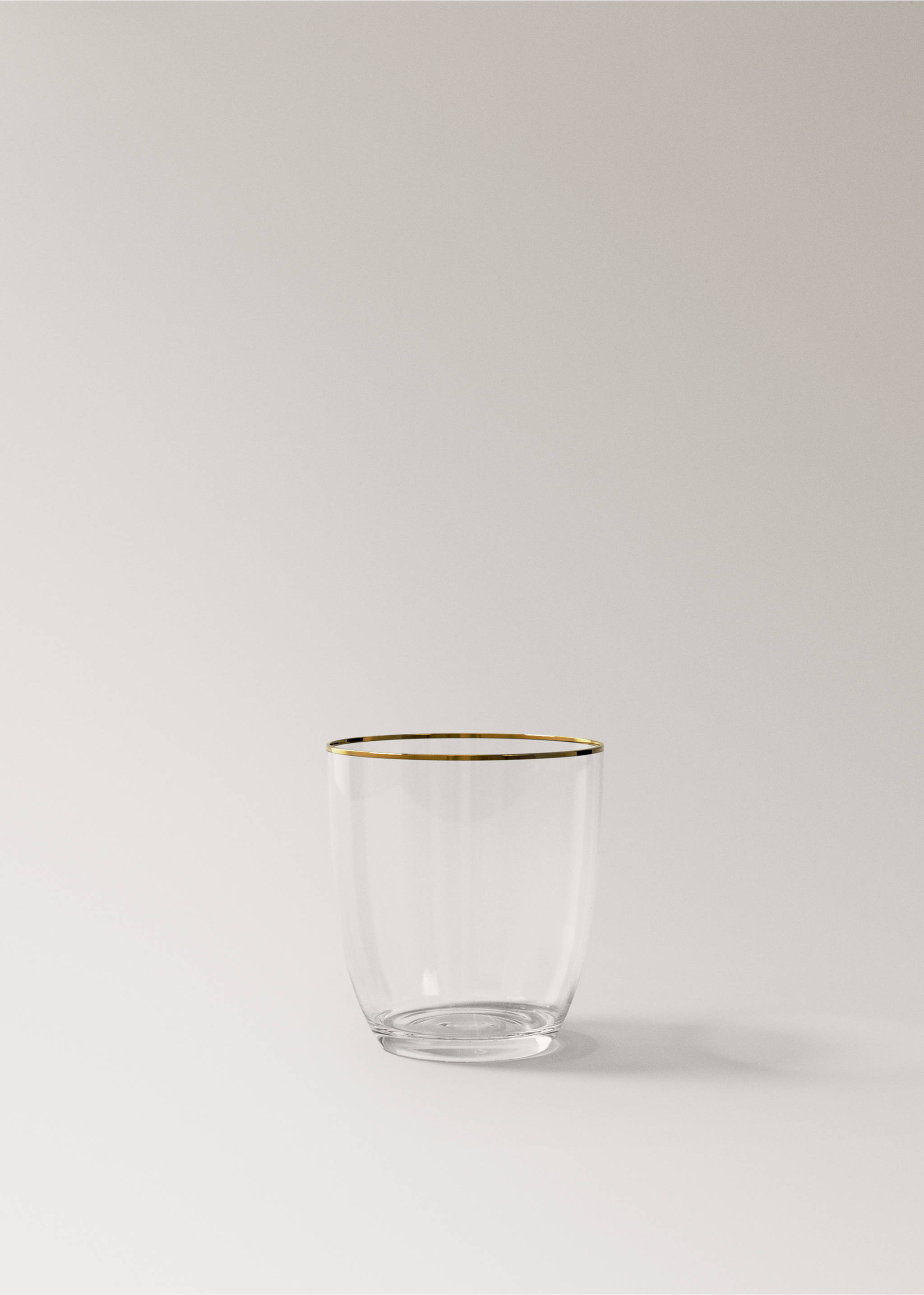 Clear glass tumbler with a thin gold-coloured rim., Gold. Ref: 37067919-00.