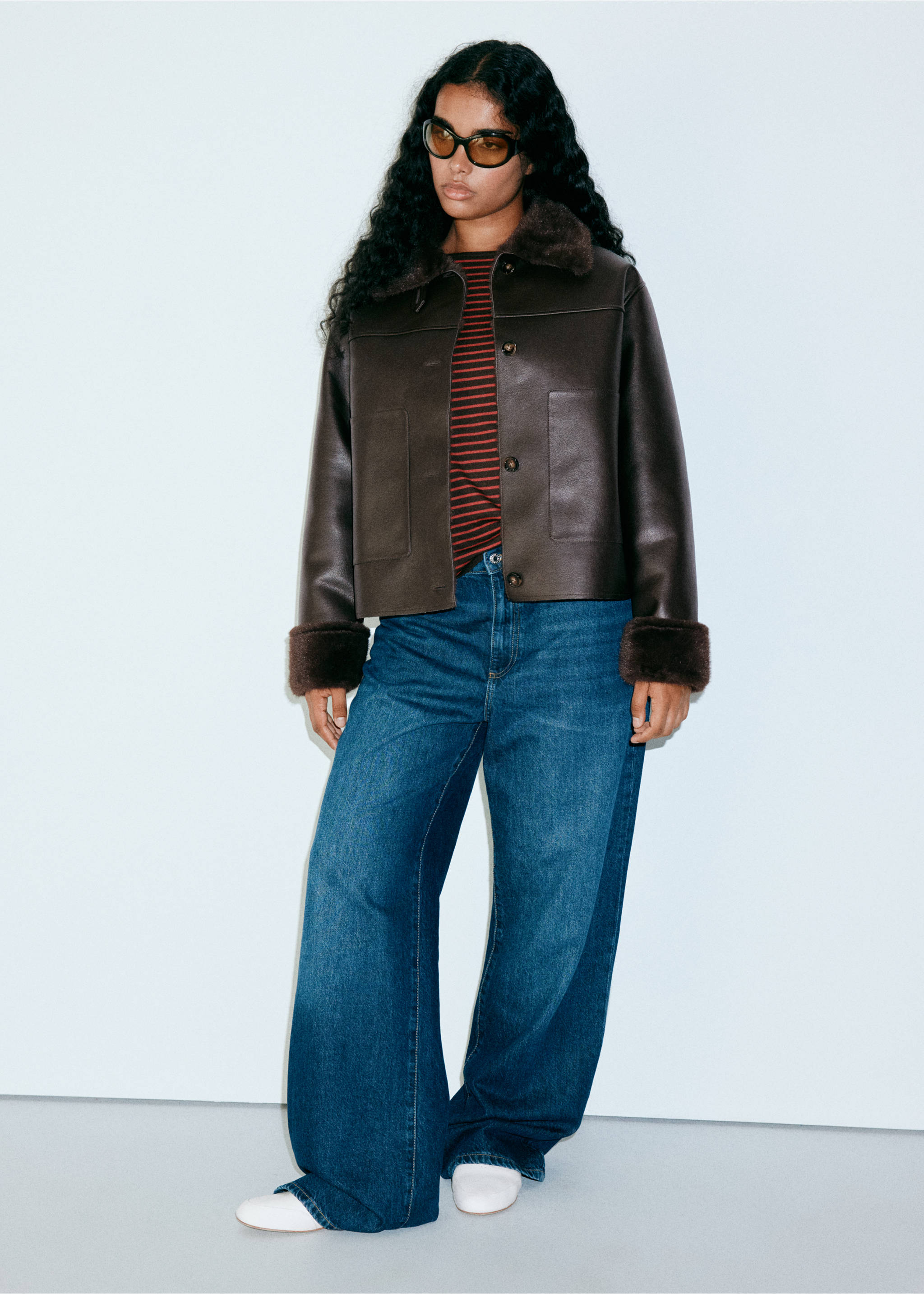 Brown jacket with faux-fur collar, deep cuffs, buttons and patch pockets., Chocolate. Ref: 37067920-00.
