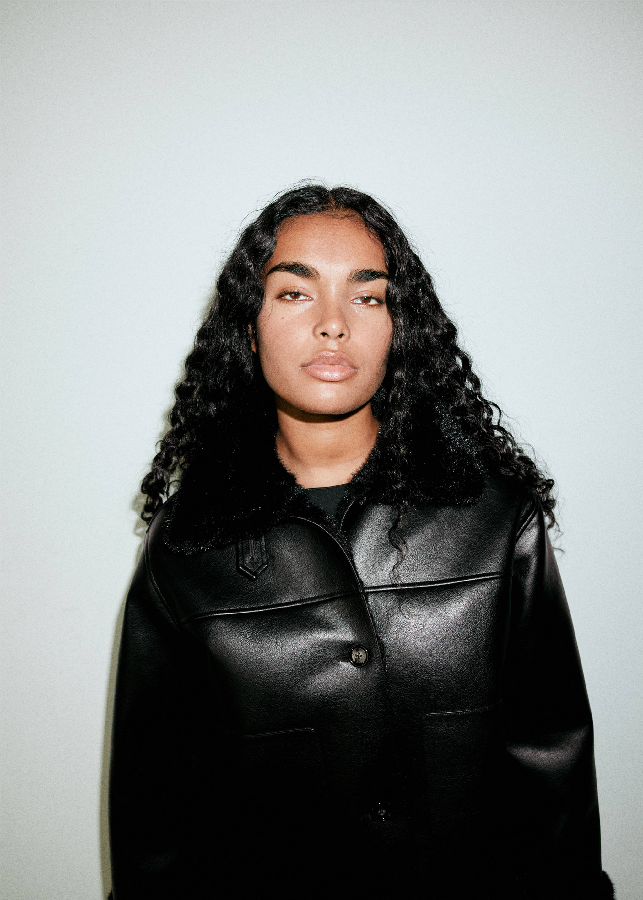 Faux leather jacket with fur trim - Details of the article 4