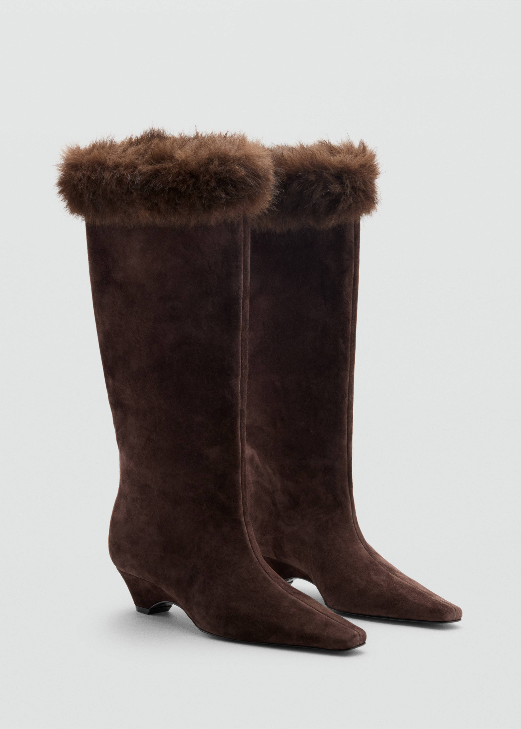 Dark brown knee-high boots with pointed toe, low heel and faux-fur trim., Chocolate. Ref: 37067926-00.