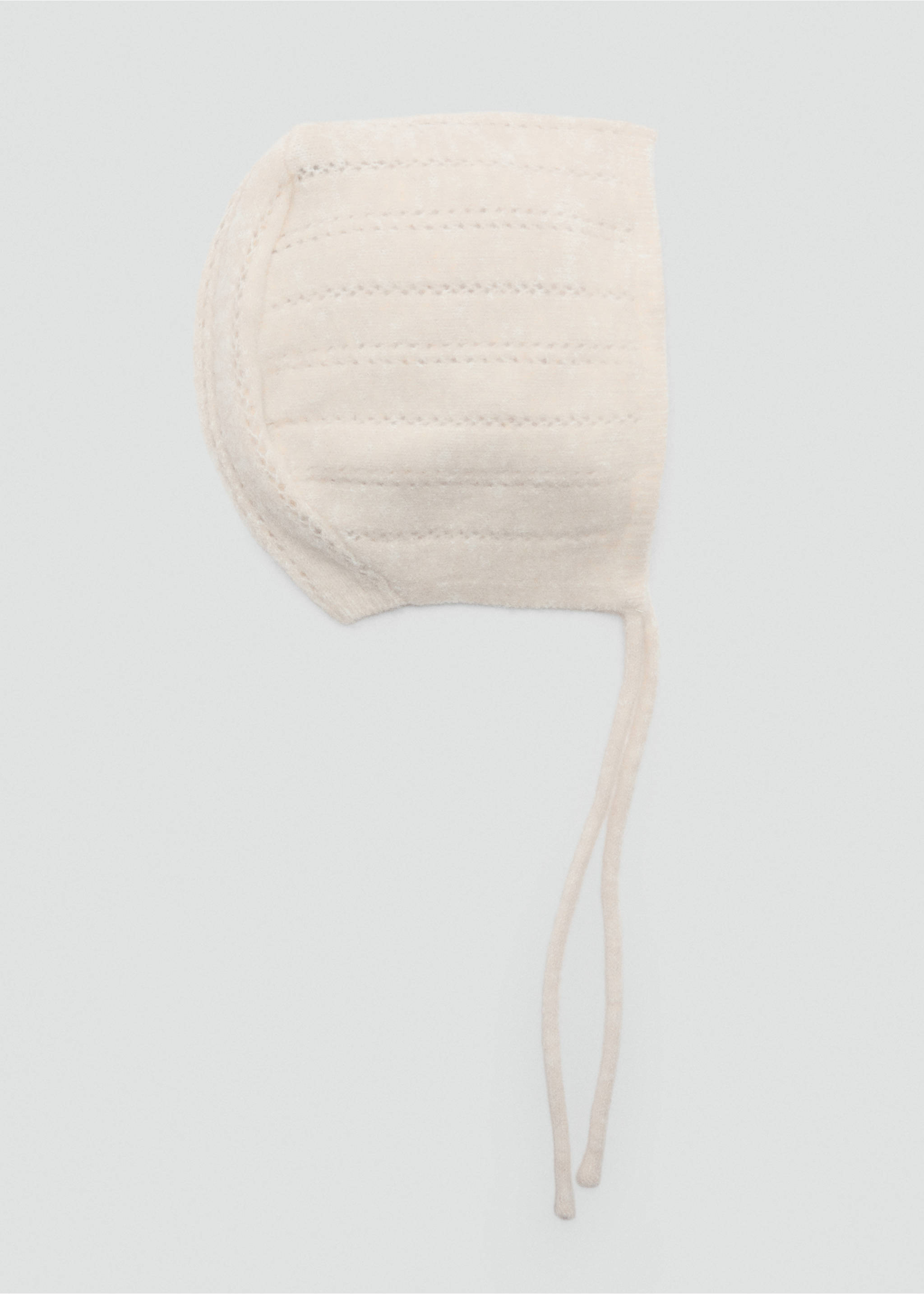 Off-white knitted baby bonnet with ribbed texture and chin ties., Beige. Ref: 37067931-00.