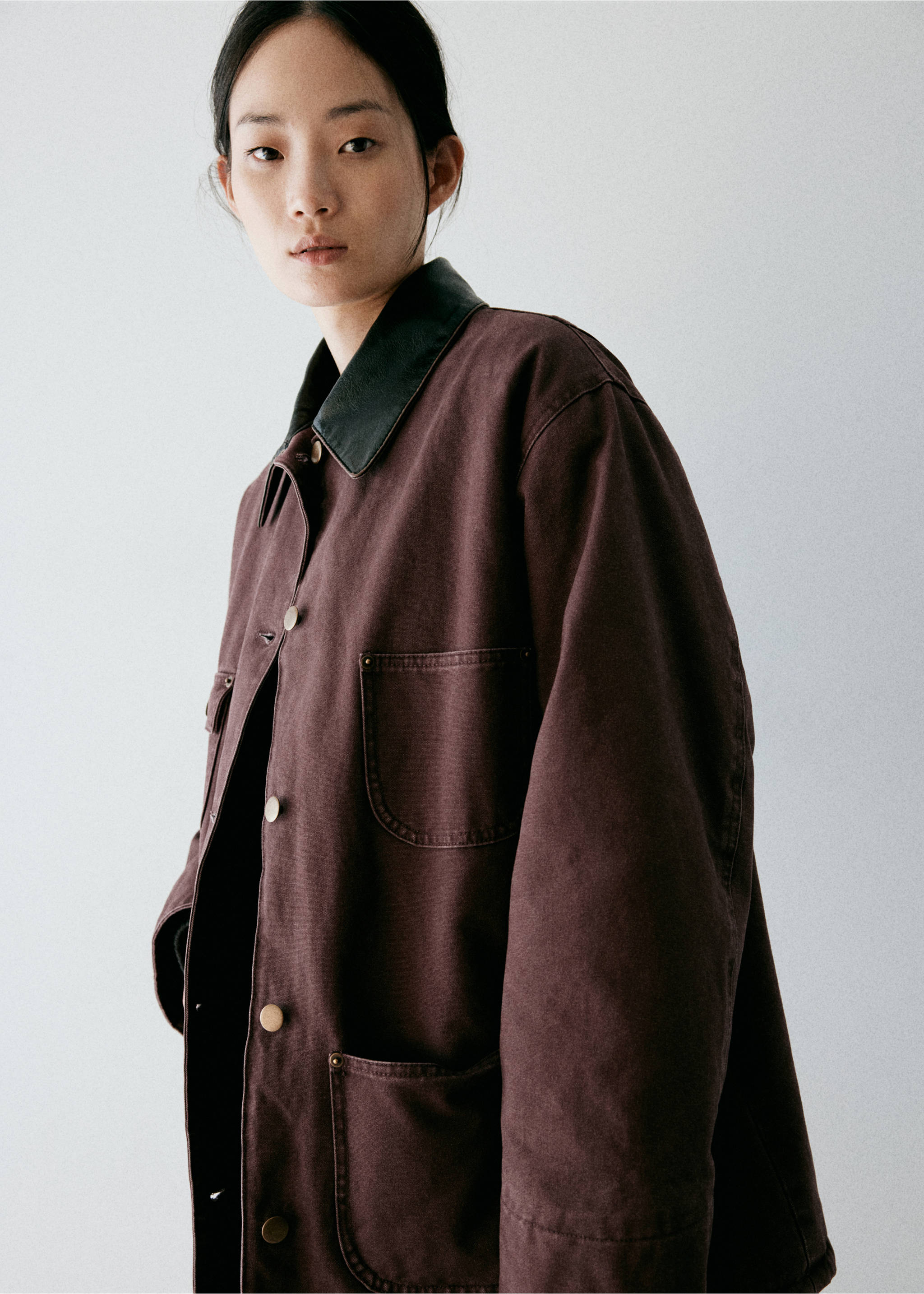 Dark brown oversized parka with a dark green collar and snap buttons., Maroon. Ref: 37068265-00.
