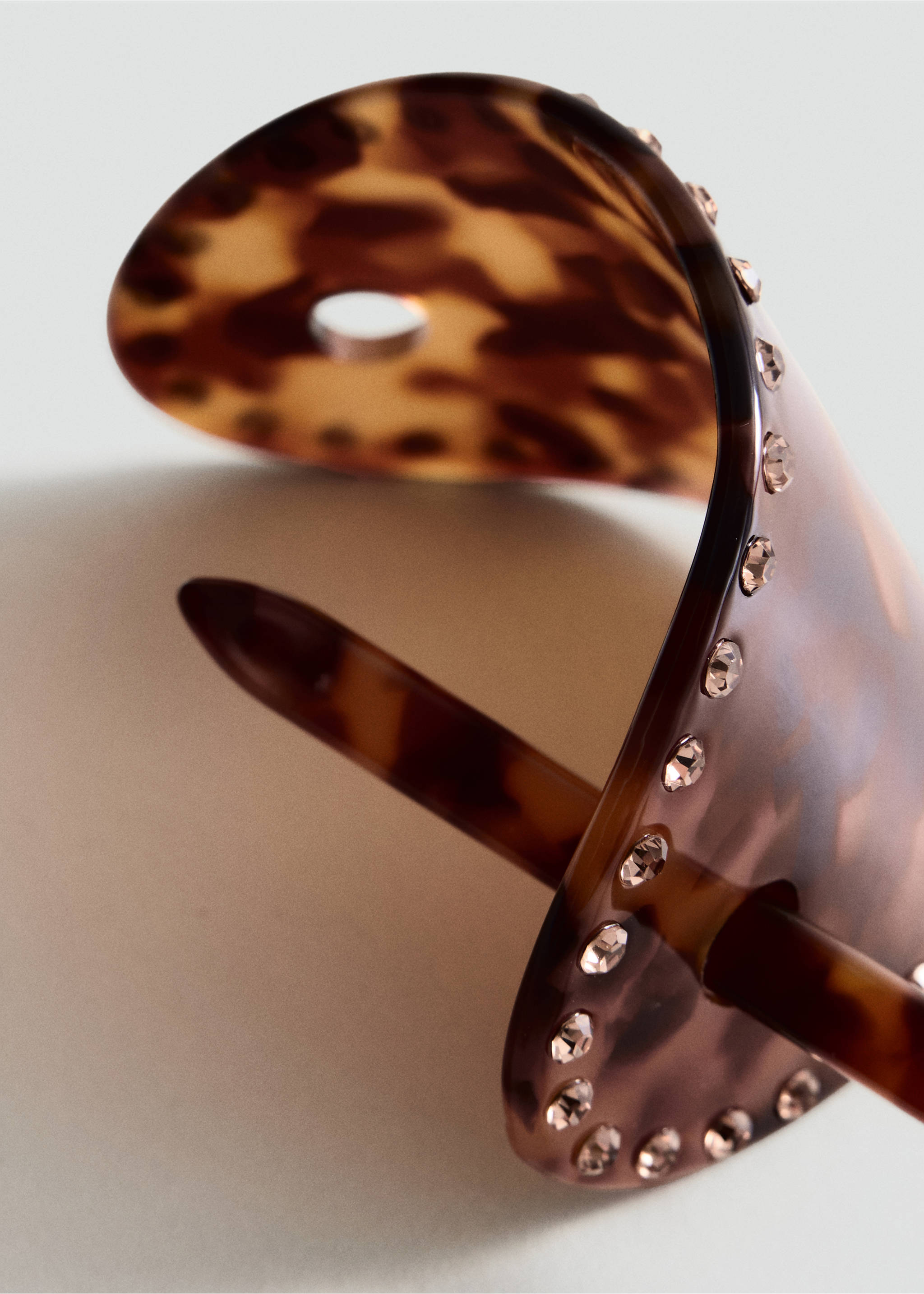 Tortoiseshell hair barrette - Details of the article 1, Chocolate. Ref: 37068270-00.