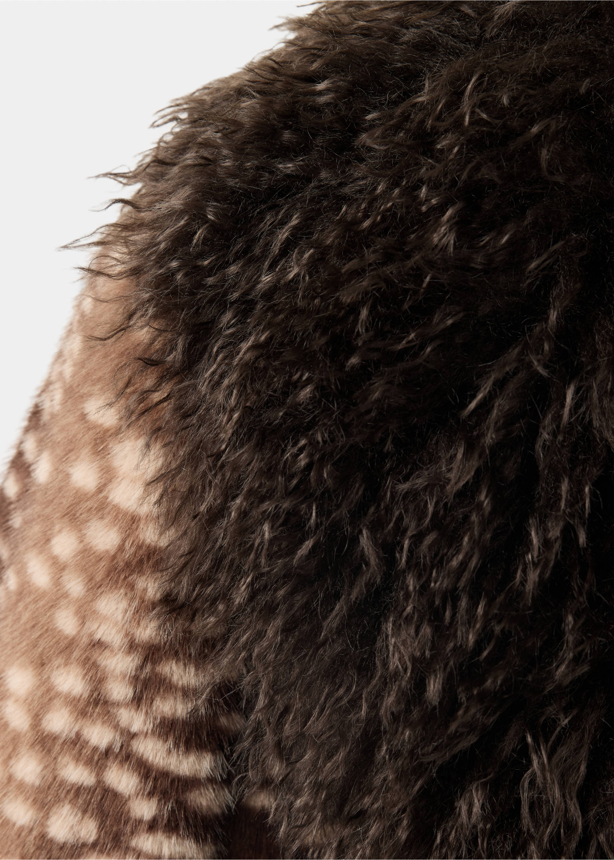 Spotted faux-fur jacket detail with a dark brown collar., Chocolate. Ref: 37068274-00.