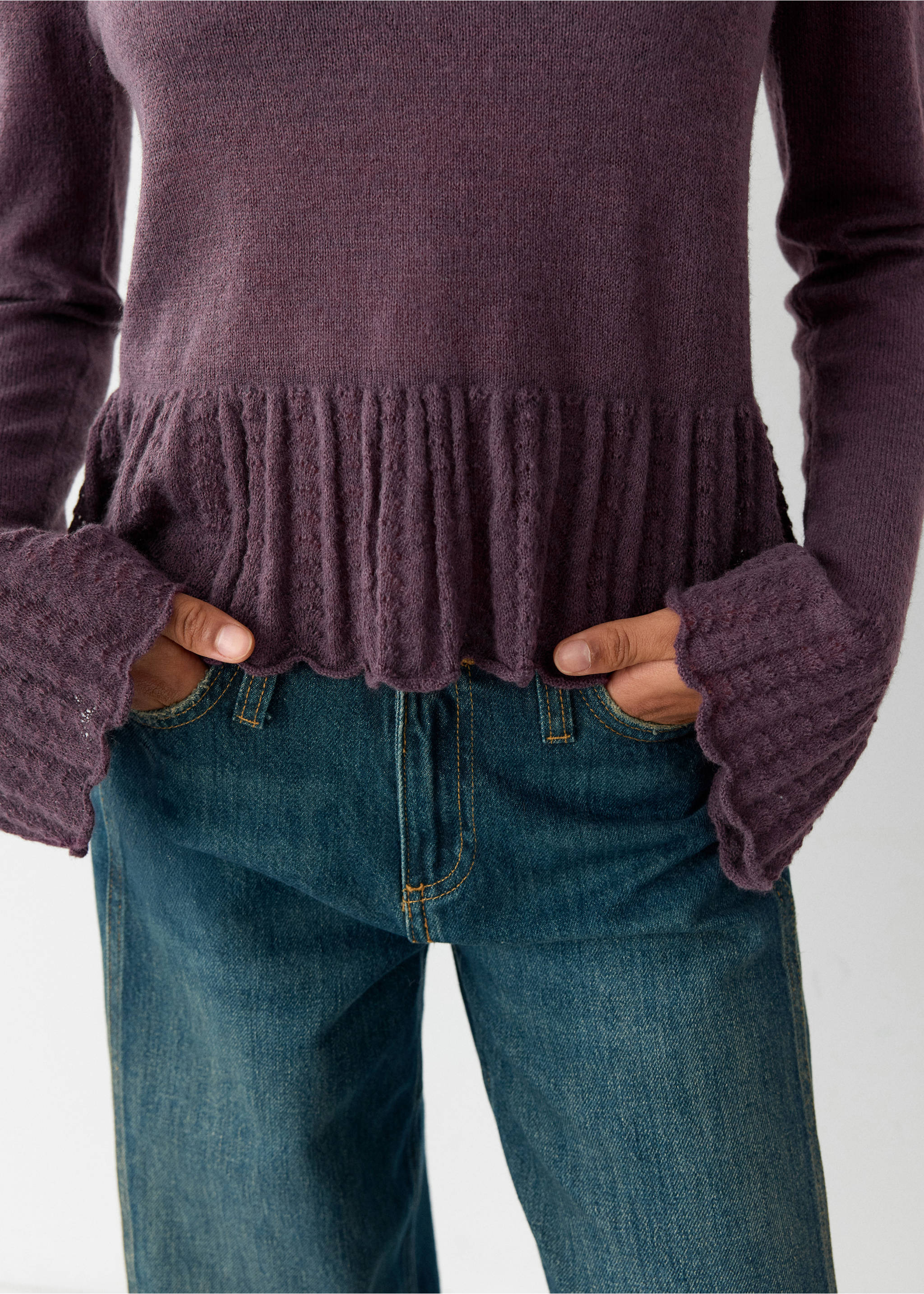 Pullover mit Rüschendetail - Detail des Artikels 3, Purpur. Ref: 37068275-00.