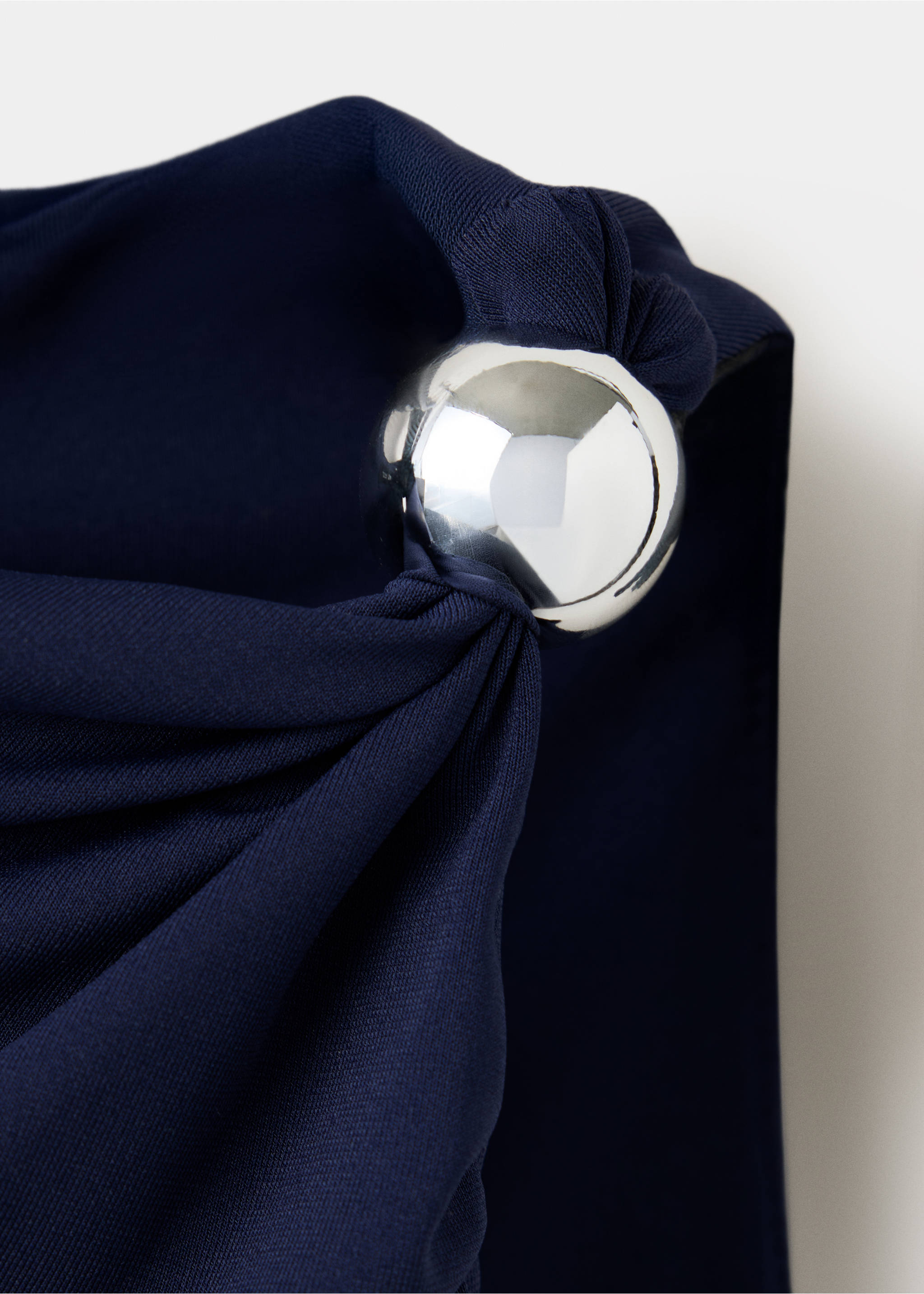 Dark blue top detail with a silver-tone spherical hardware accent., Navy. Ref: 37069118-00.