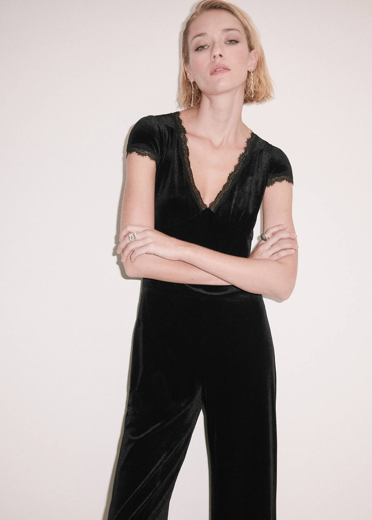 V-neck velvet jumpsuit — Black