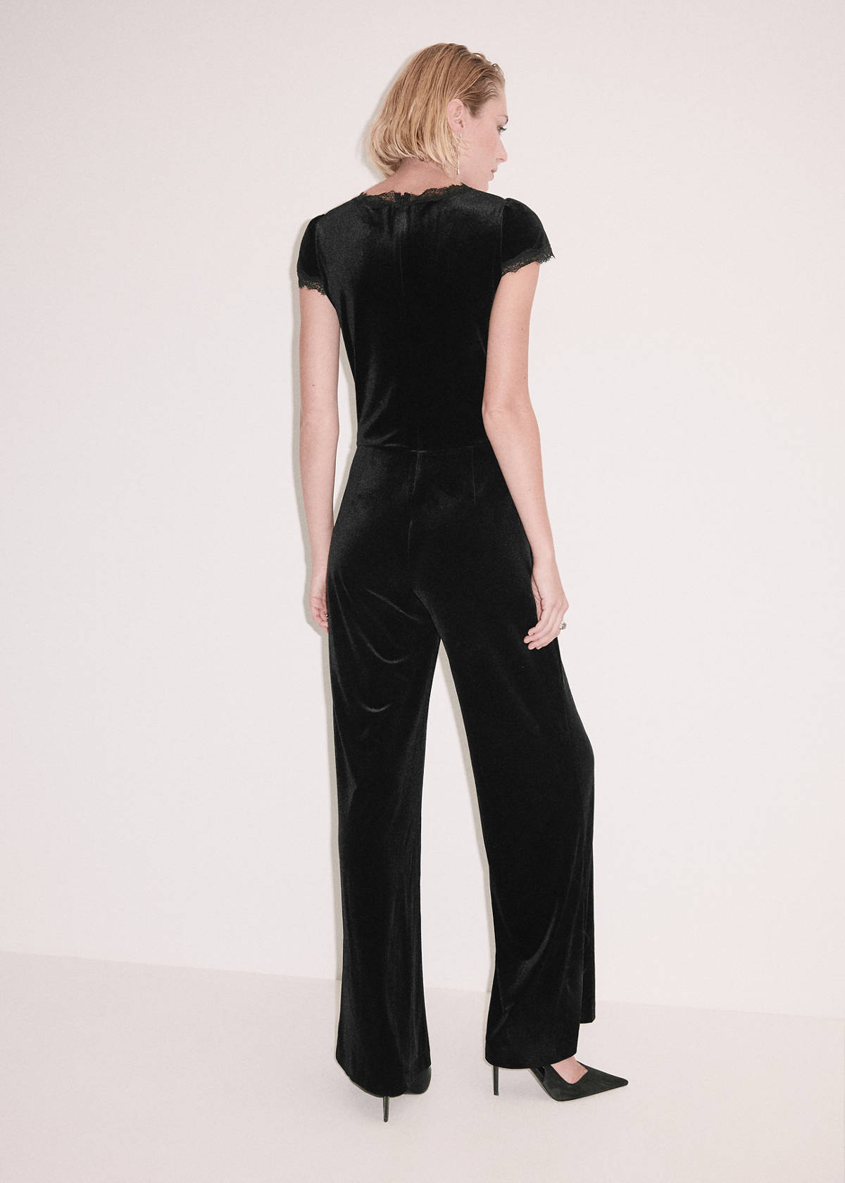 V-neck velvet jumpsuit — Black