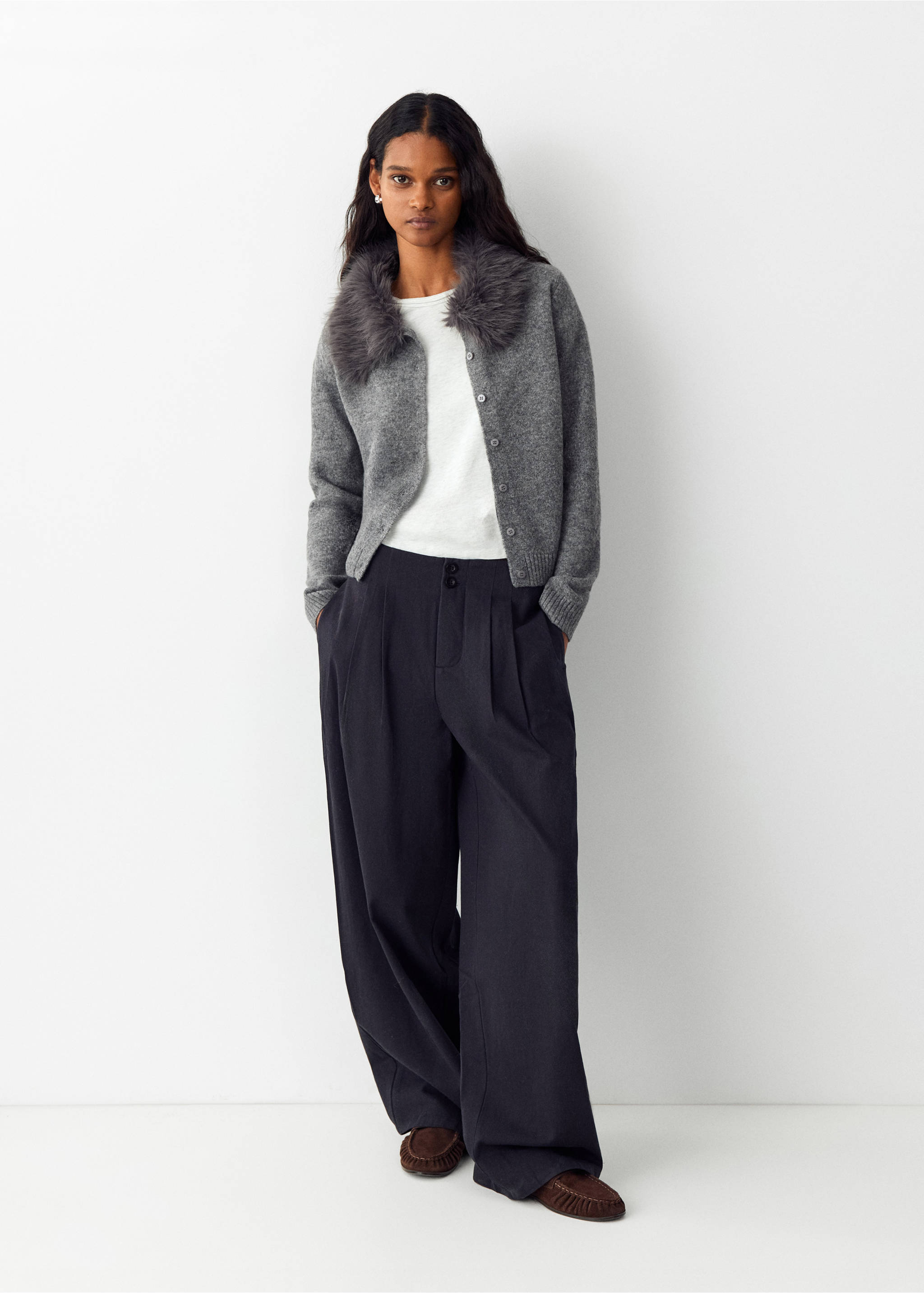 Grey knit cardigan with a dark grey faux-fur collar, button fastening, and ribbed trims., Medium Heather Grey. Ref: 37069134-00.