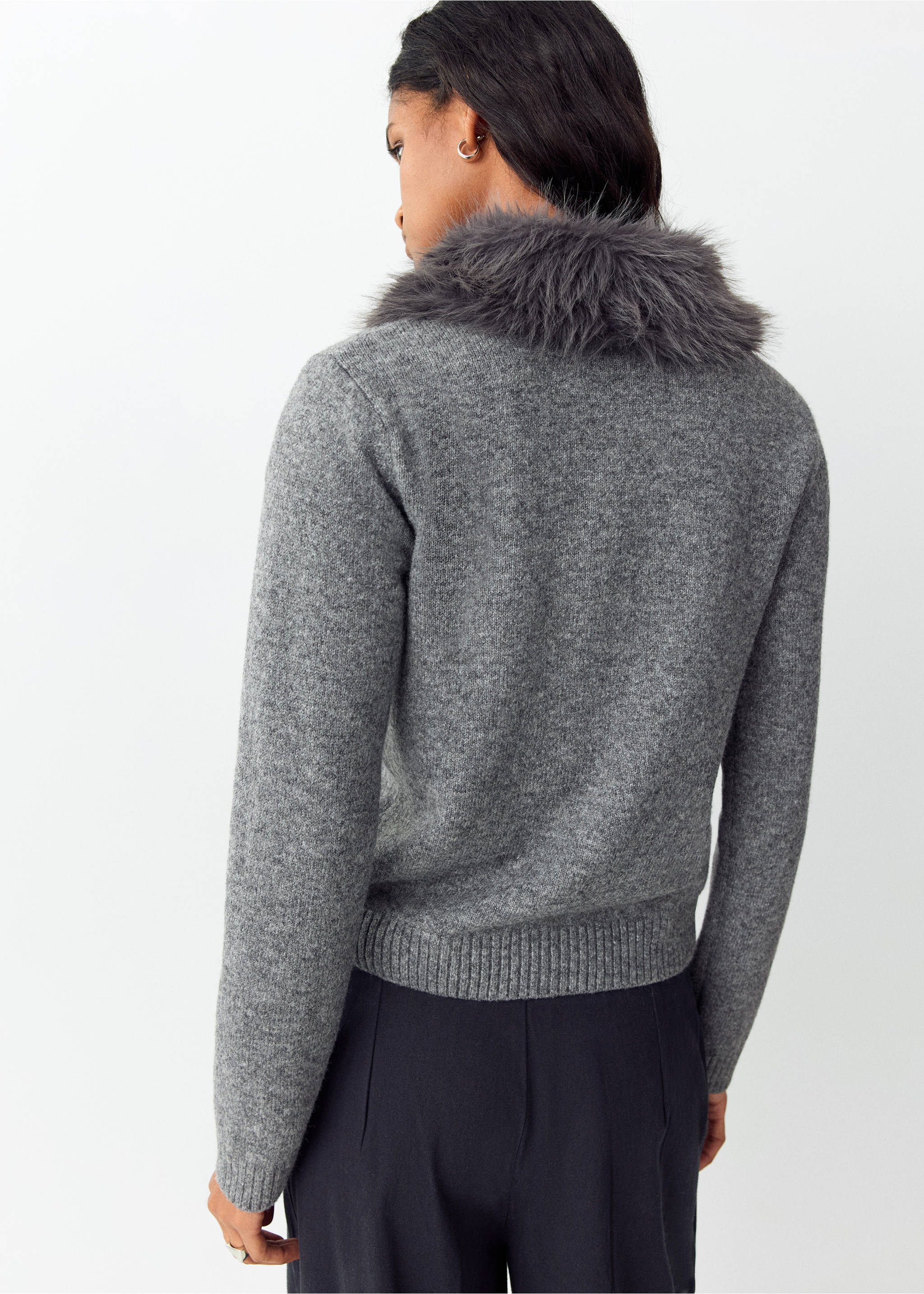 Grey cardigan with faux-fur collar, back view, Medium Heather Grey. Ref: 37069134-00.