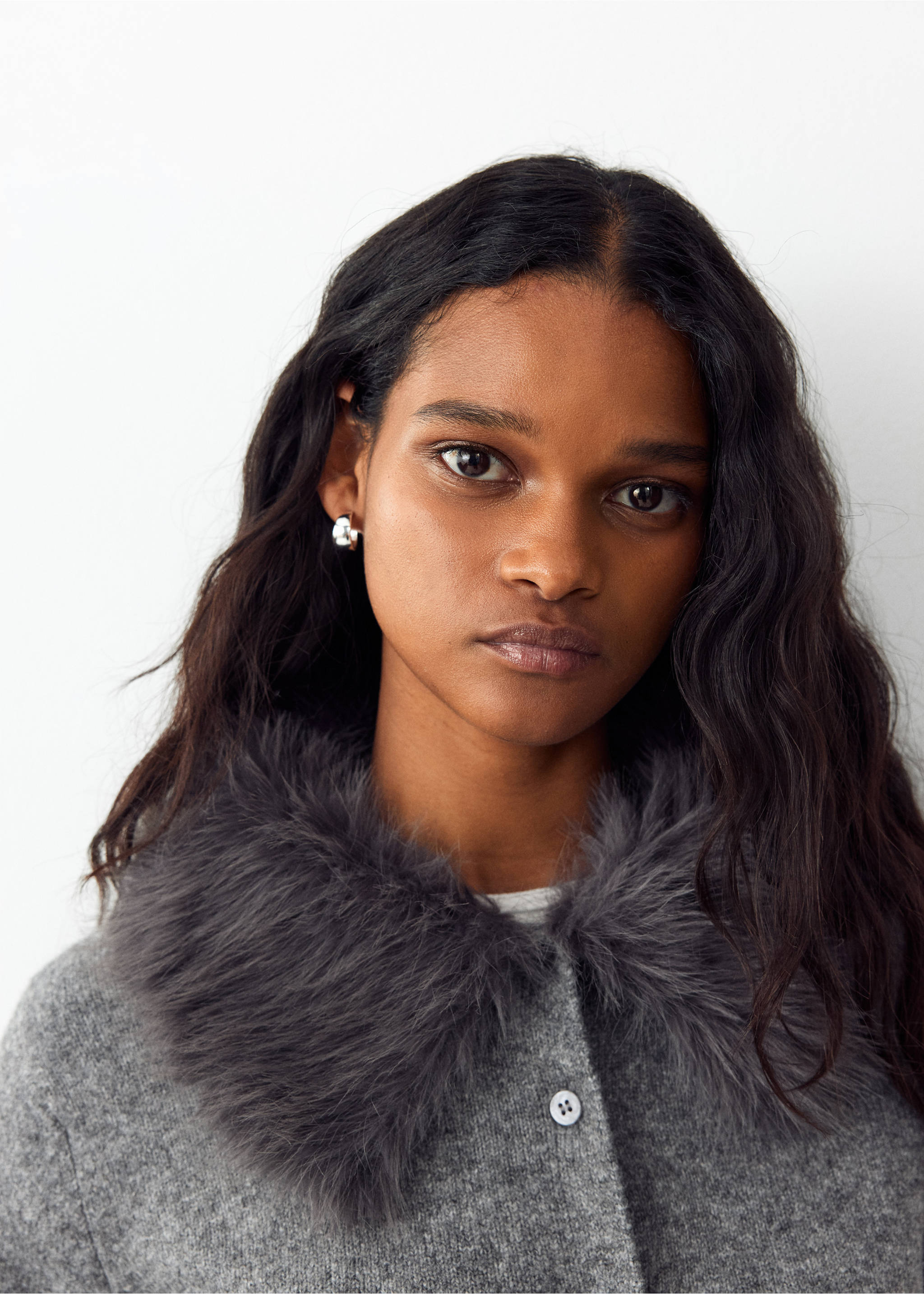 Grey cardigan with a fluffy dark grey faux-fur collar and button closure., Medium Heather Grey. Ref: 37069134-00.