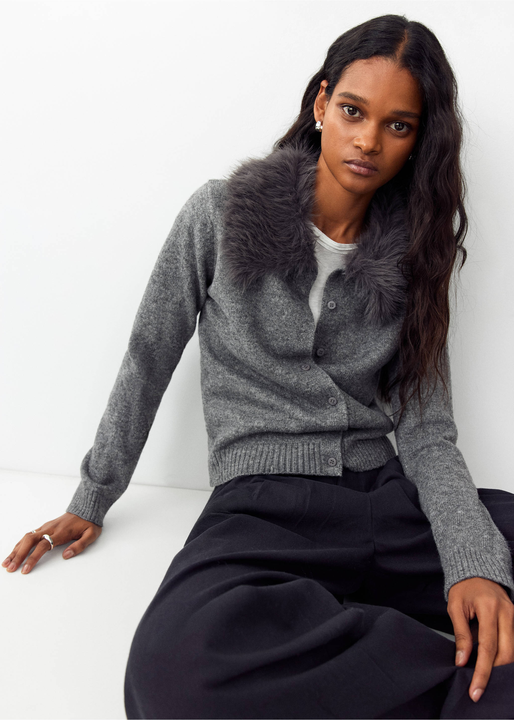 Grey knit cardigan with dark grey faux-fur collar and front buttons., Medium Heather Grey. Ref: 37069134-00.