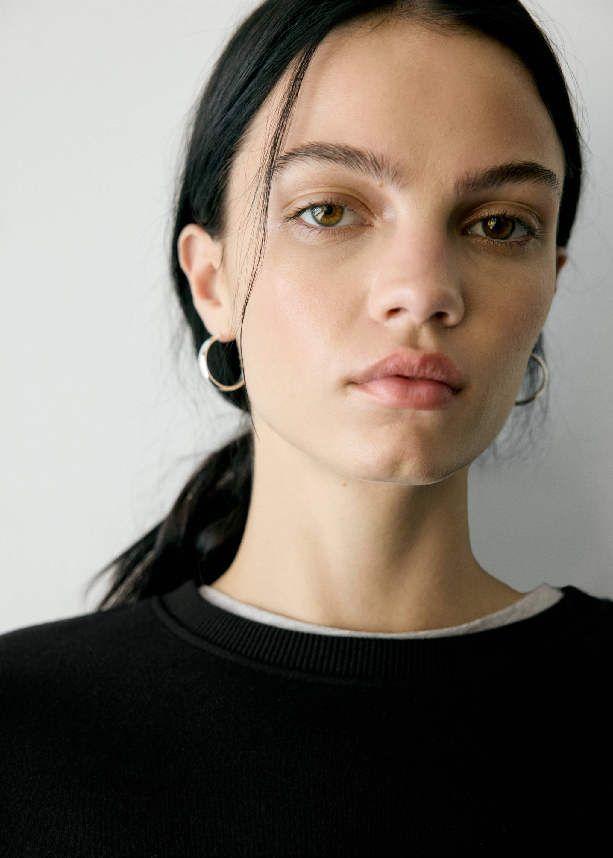 Sequin sleeve sweatshirt - Details of the article 1, Black. Ref: 37069220-00.