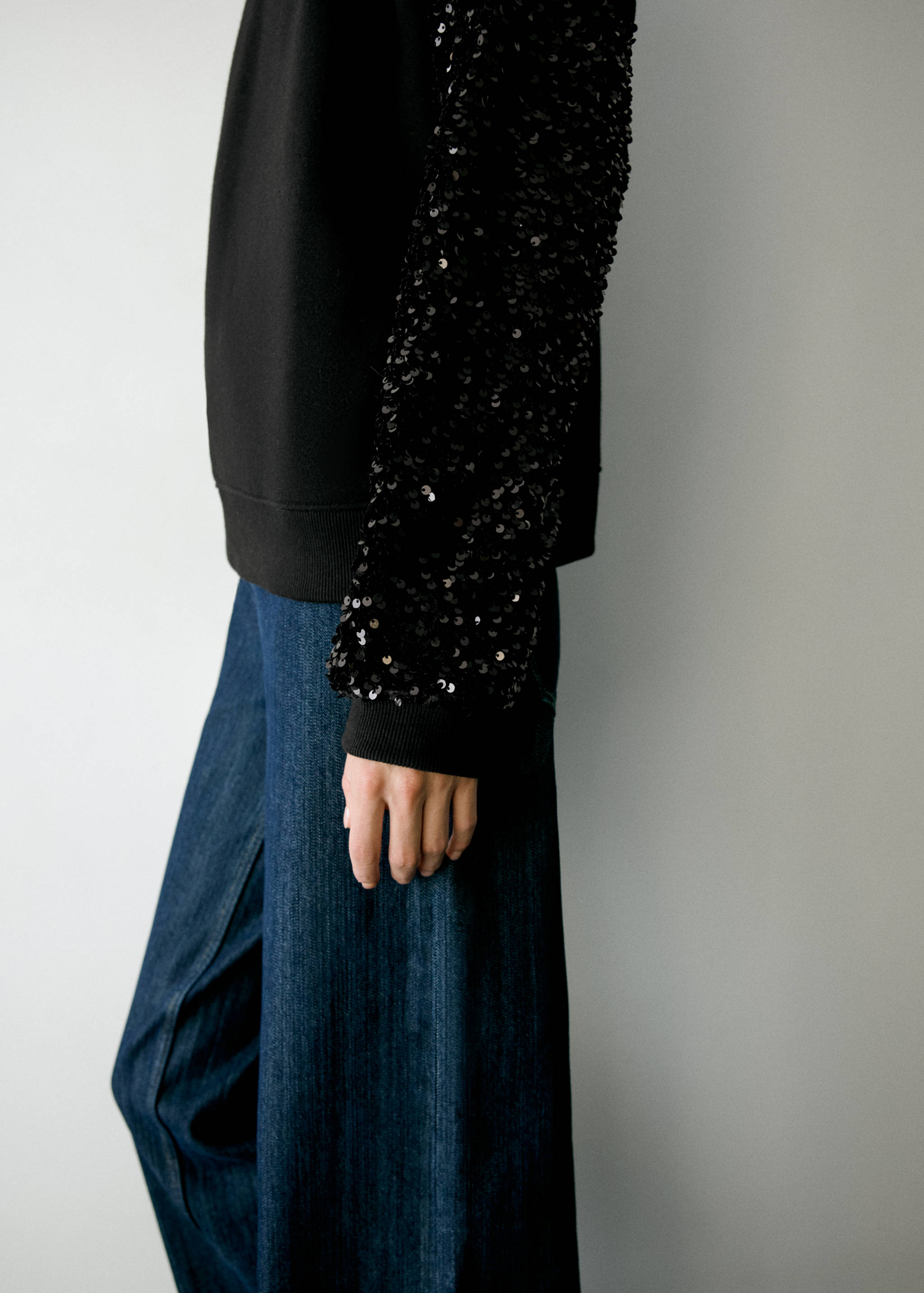 Sequin sleeve sweatshirt - Details of the article 2