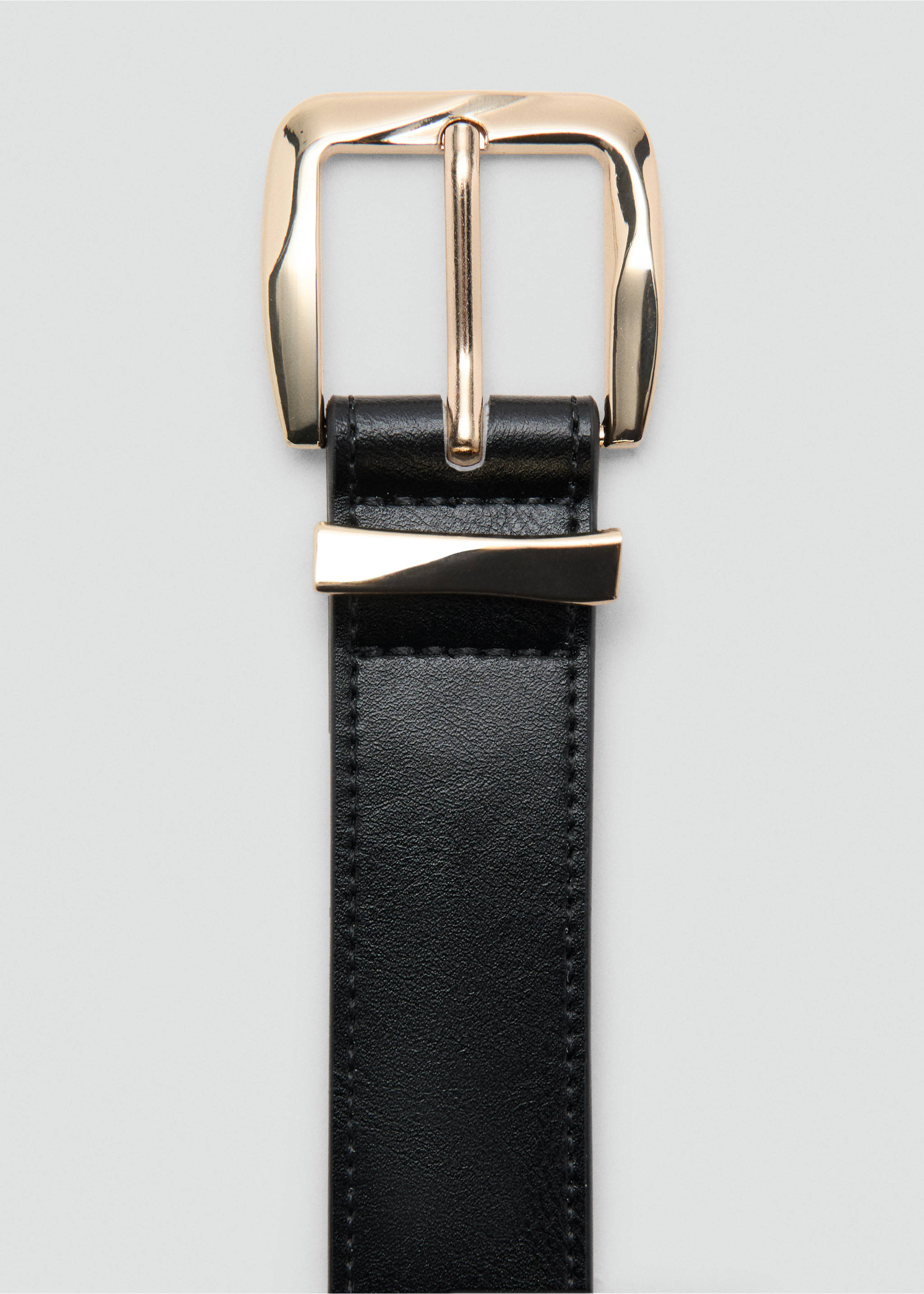 Embossed buckle belt - Details of the article 1, Black. Ref: 37071332-00.