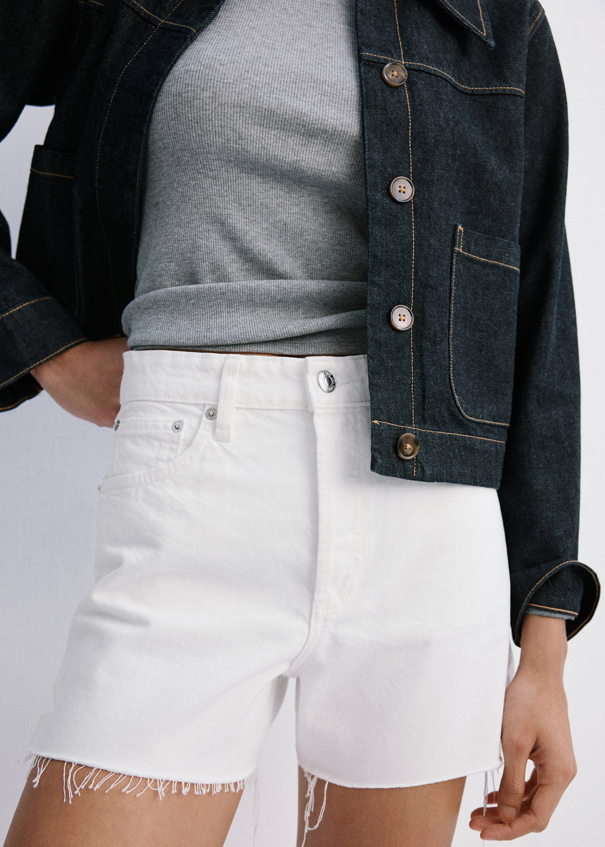 Denim shorts with frayed hem — White