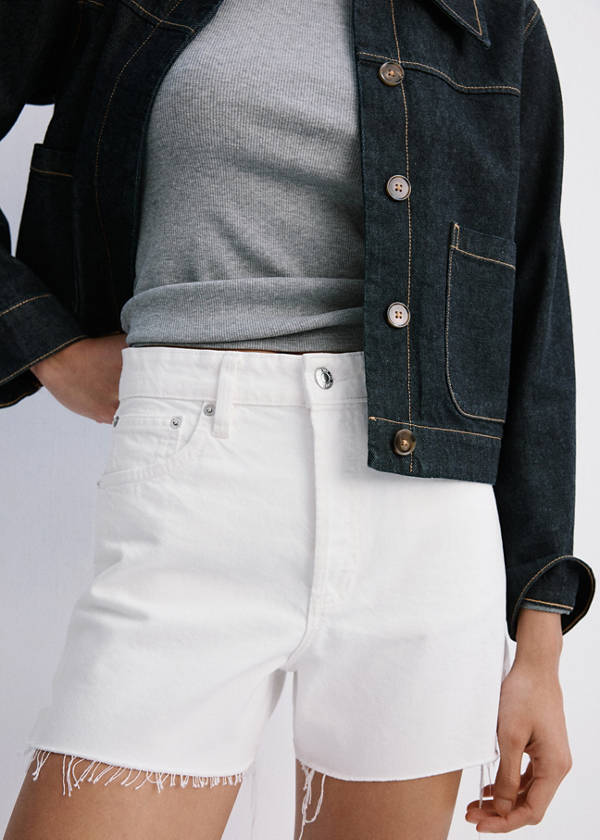 Denim shorts with frayed hem — White