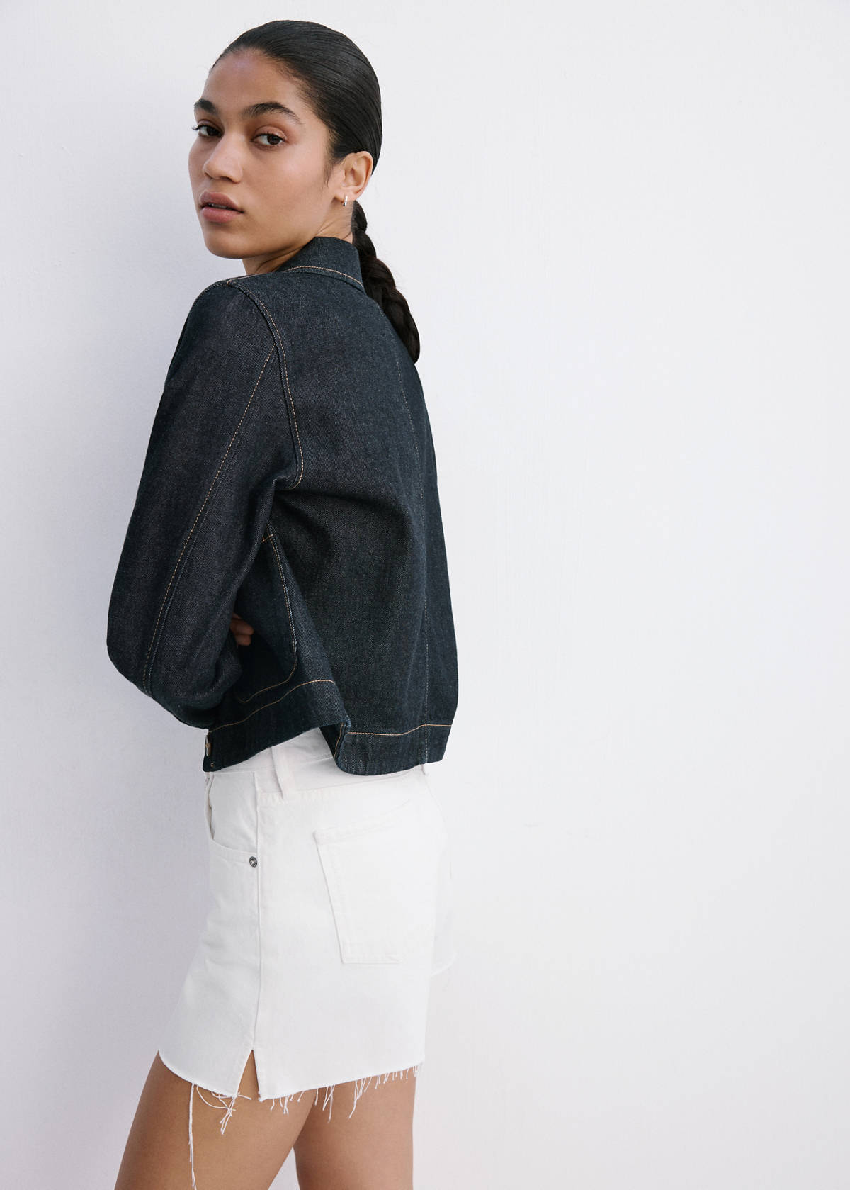 Denim shorts with frayed hem — White