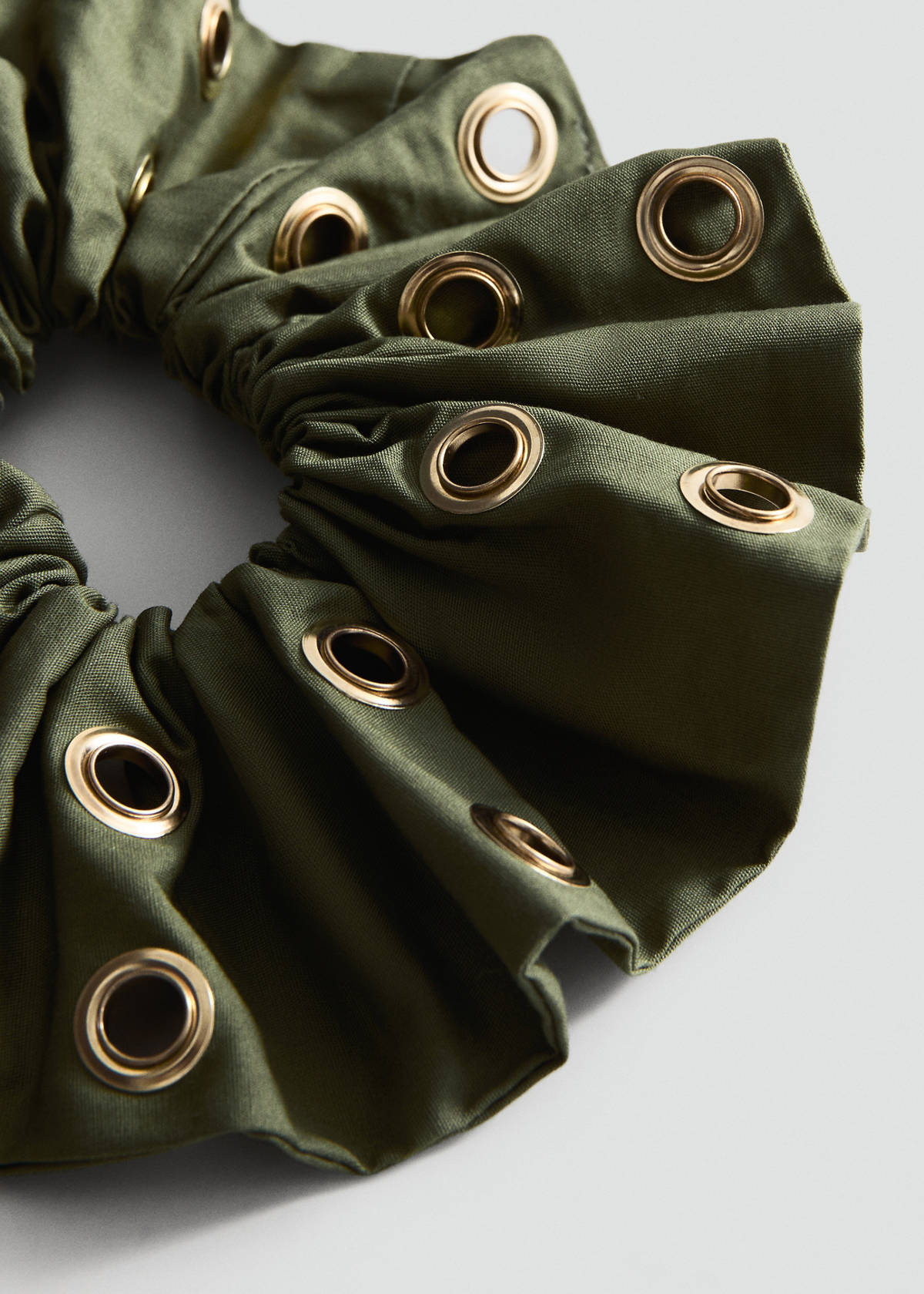 Studded scrunchie — Khaki