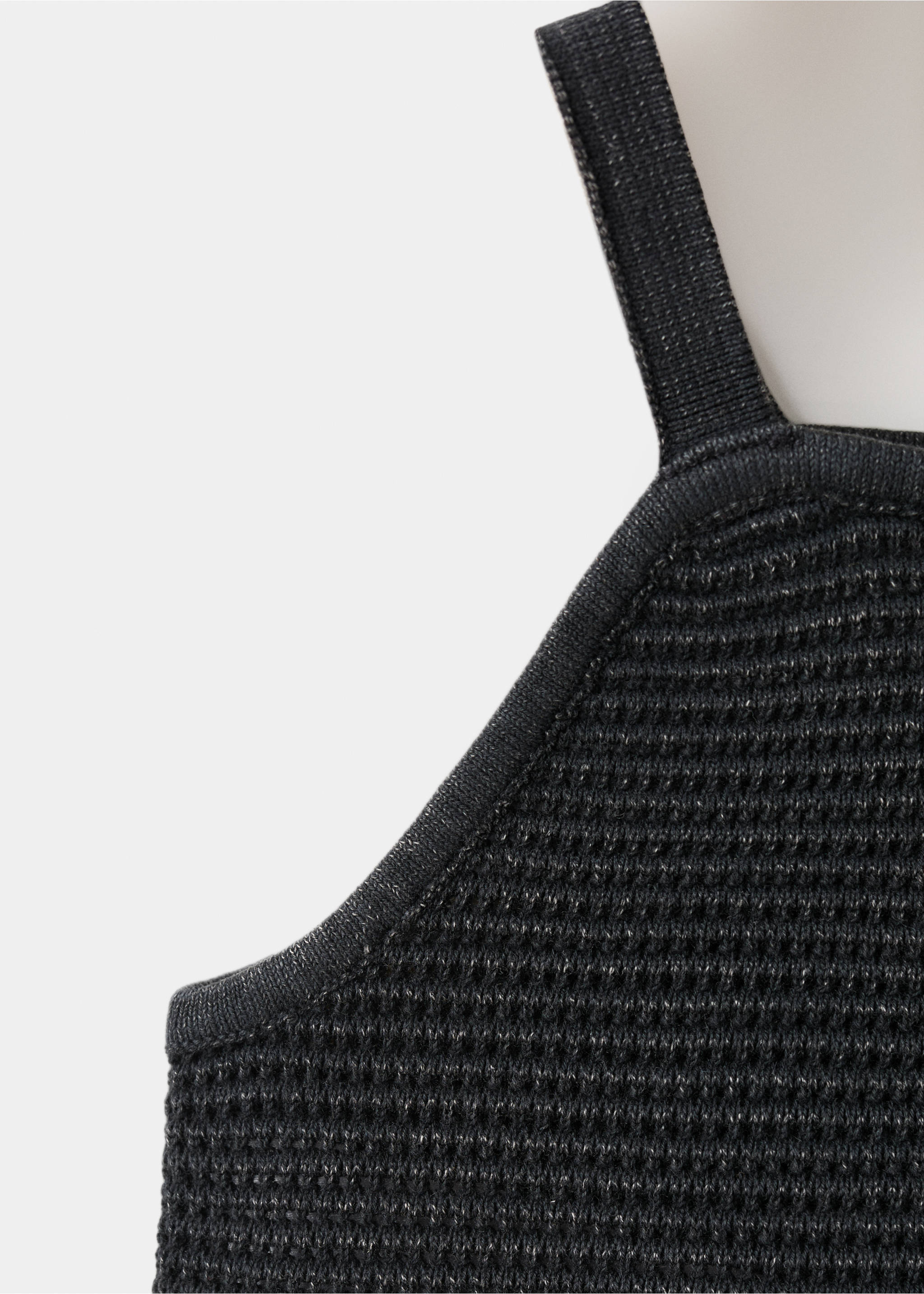 Textured knit top - Details of the article 8, Charcoal. Ref: 37071342-00.