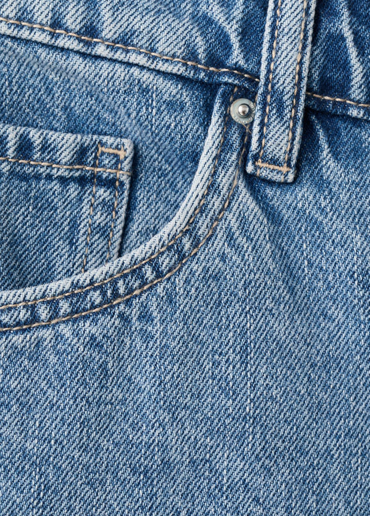 Straight-fit denim shorts — Medium Blue