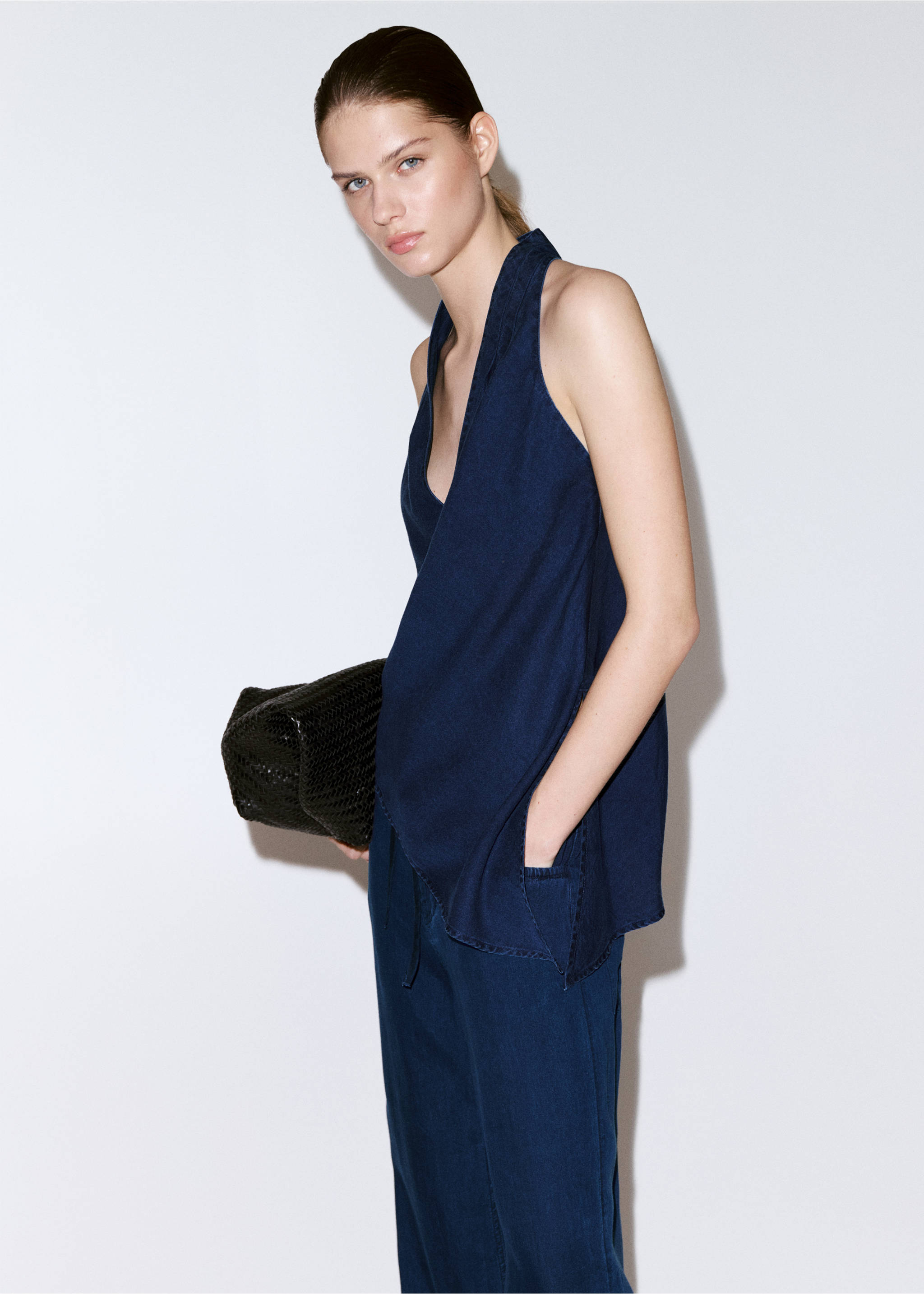 Asymmetrical low-cut lyocell top - Medium plane, Dark Blue. Ref: 37071347-00.