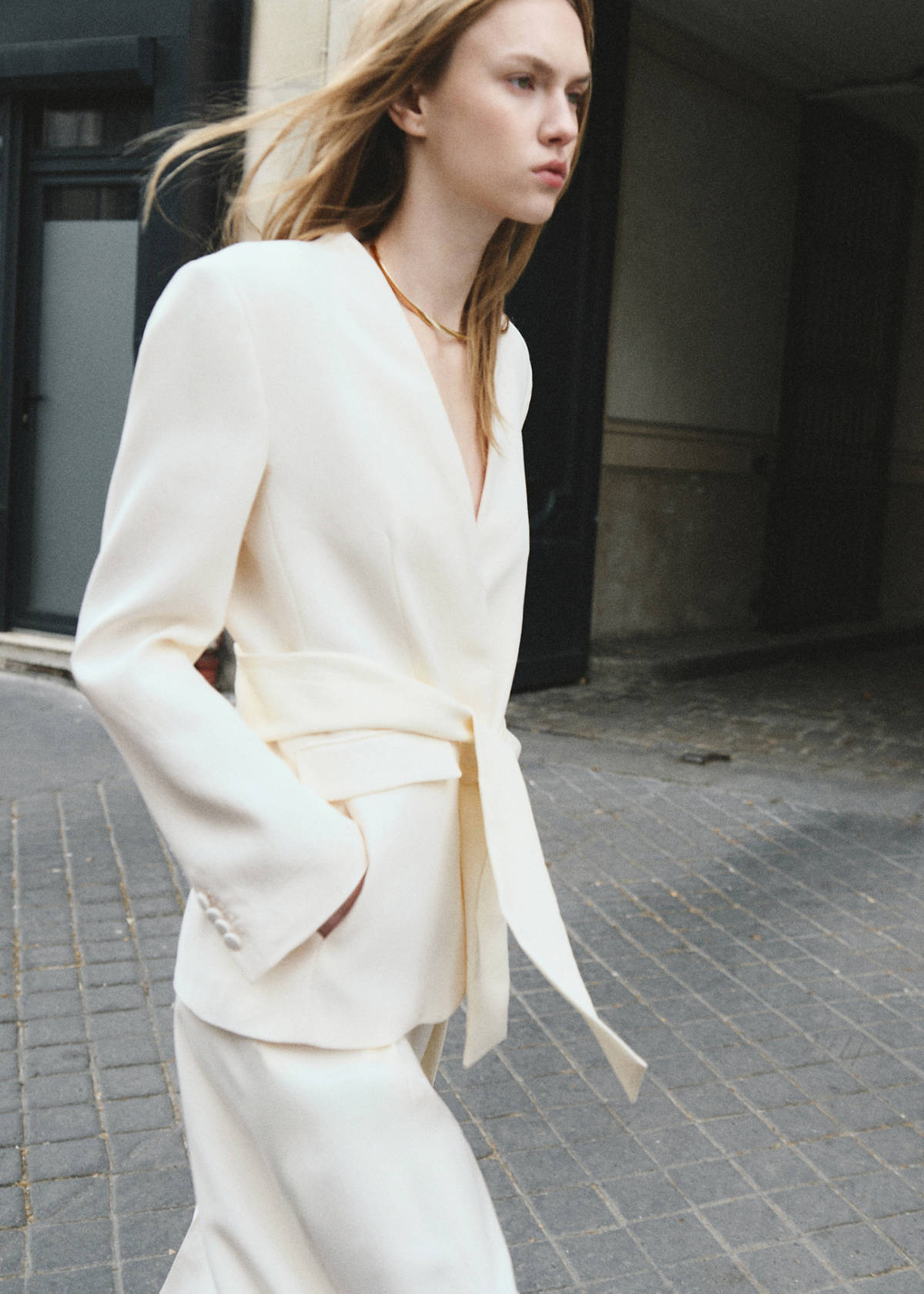 Rigid choker — Gold