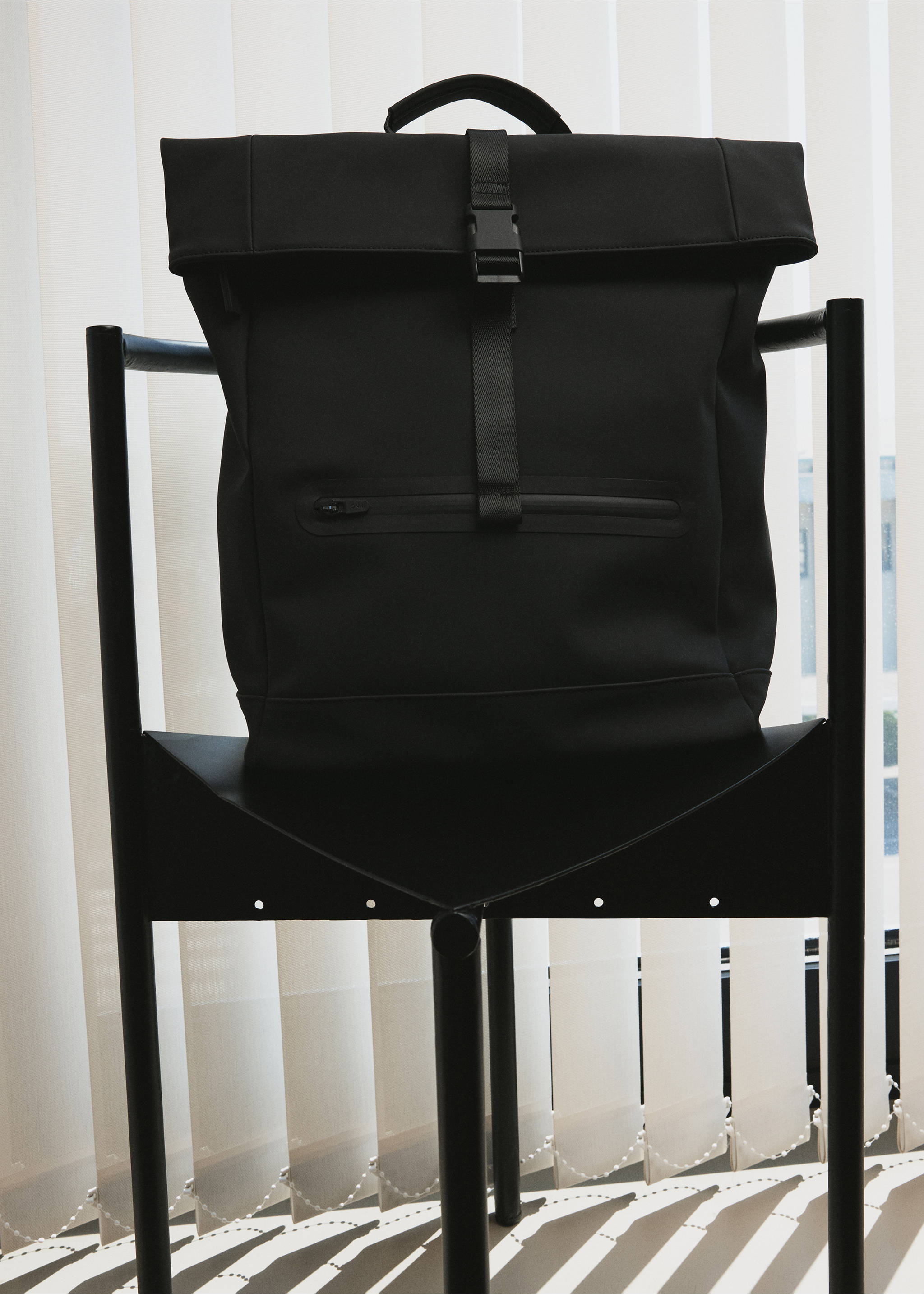 Rubberized backpack with flap closure - Details of the article 5, Black. Ref: 37071353-00.