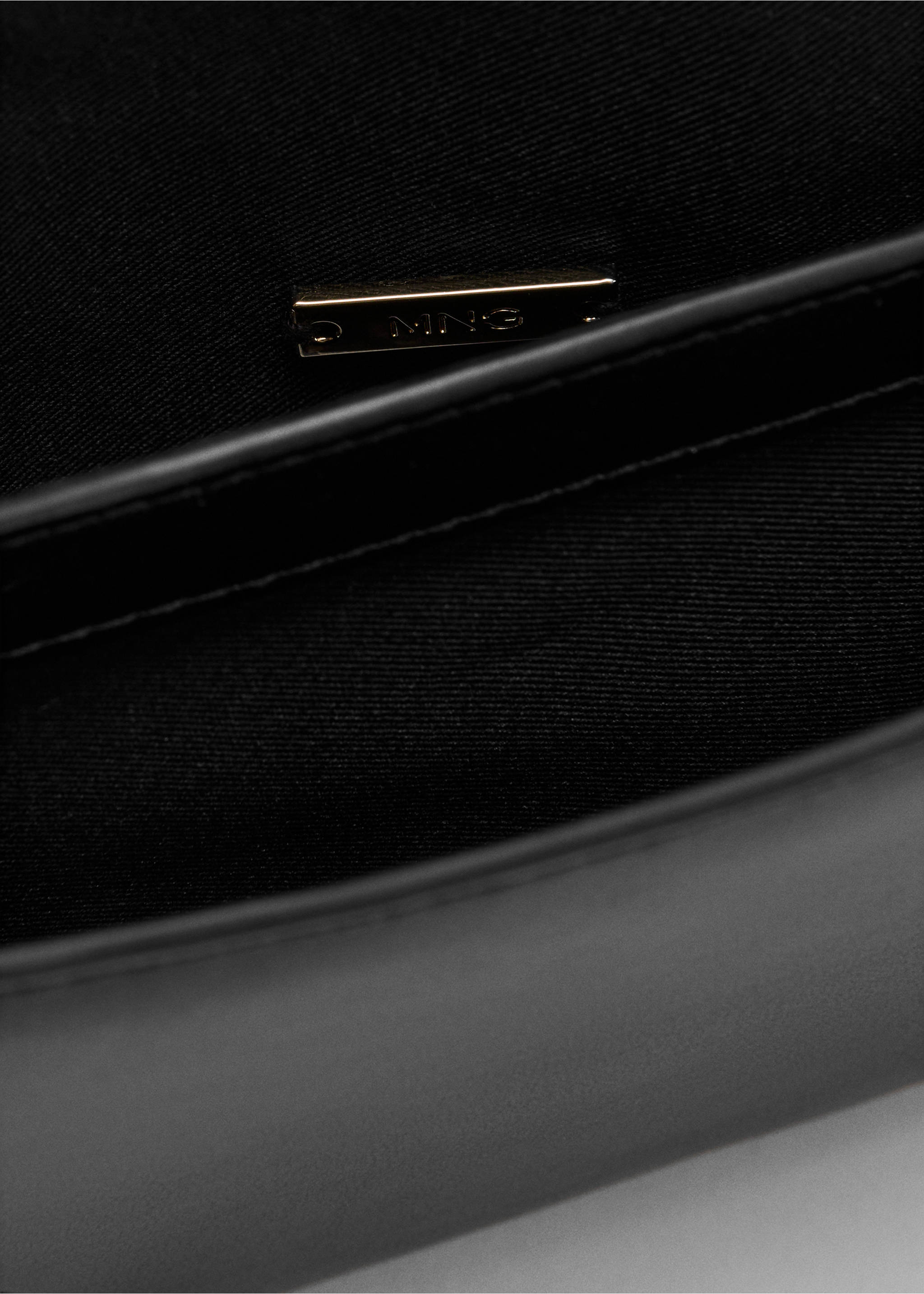 Petit sac bandoulière - Détail de l'article 2, Noir. Ref: 37071362-00.