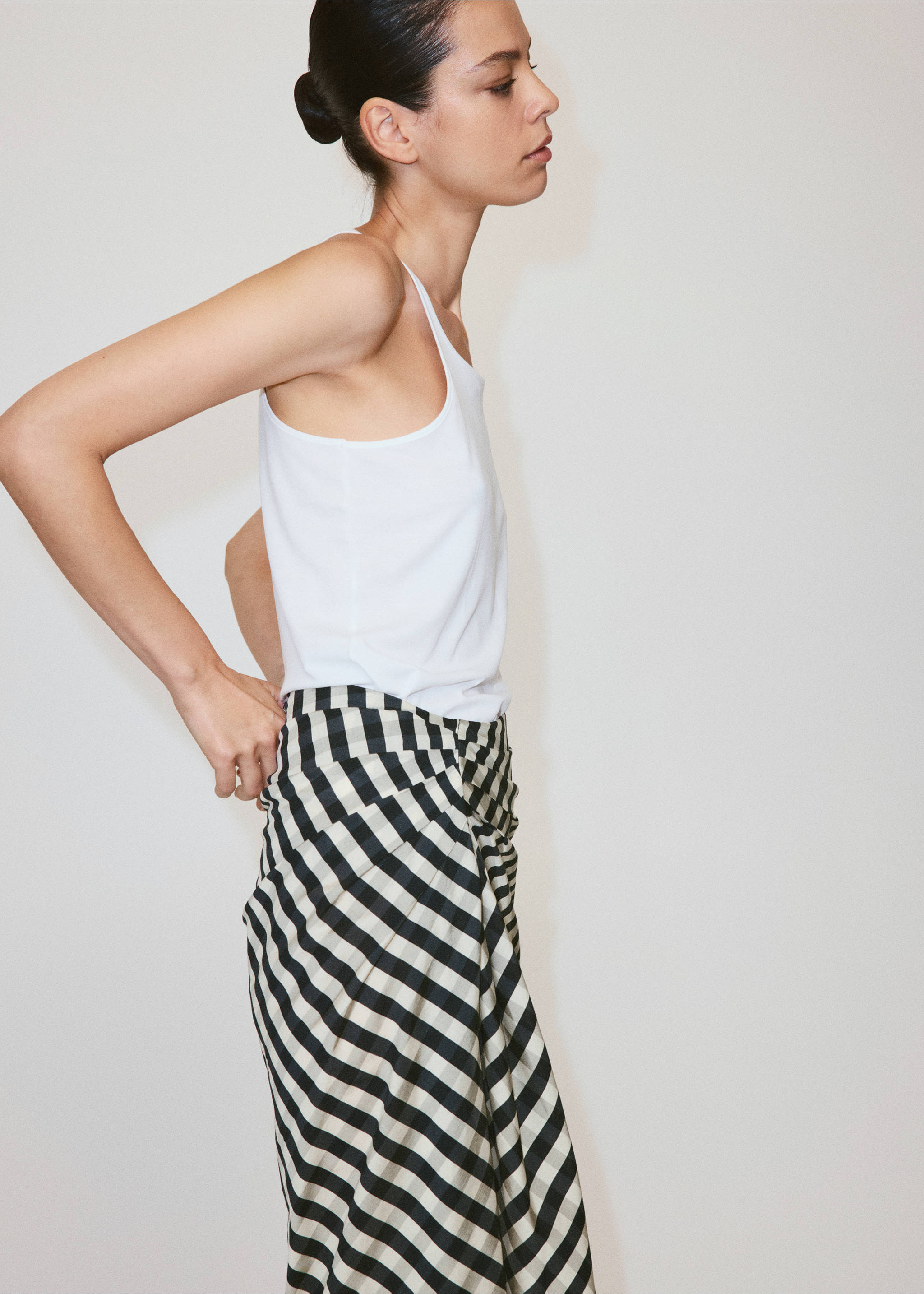 Gingham skirt with draped detail - Details of the article 1, Navy. Ref: 37071365-00.