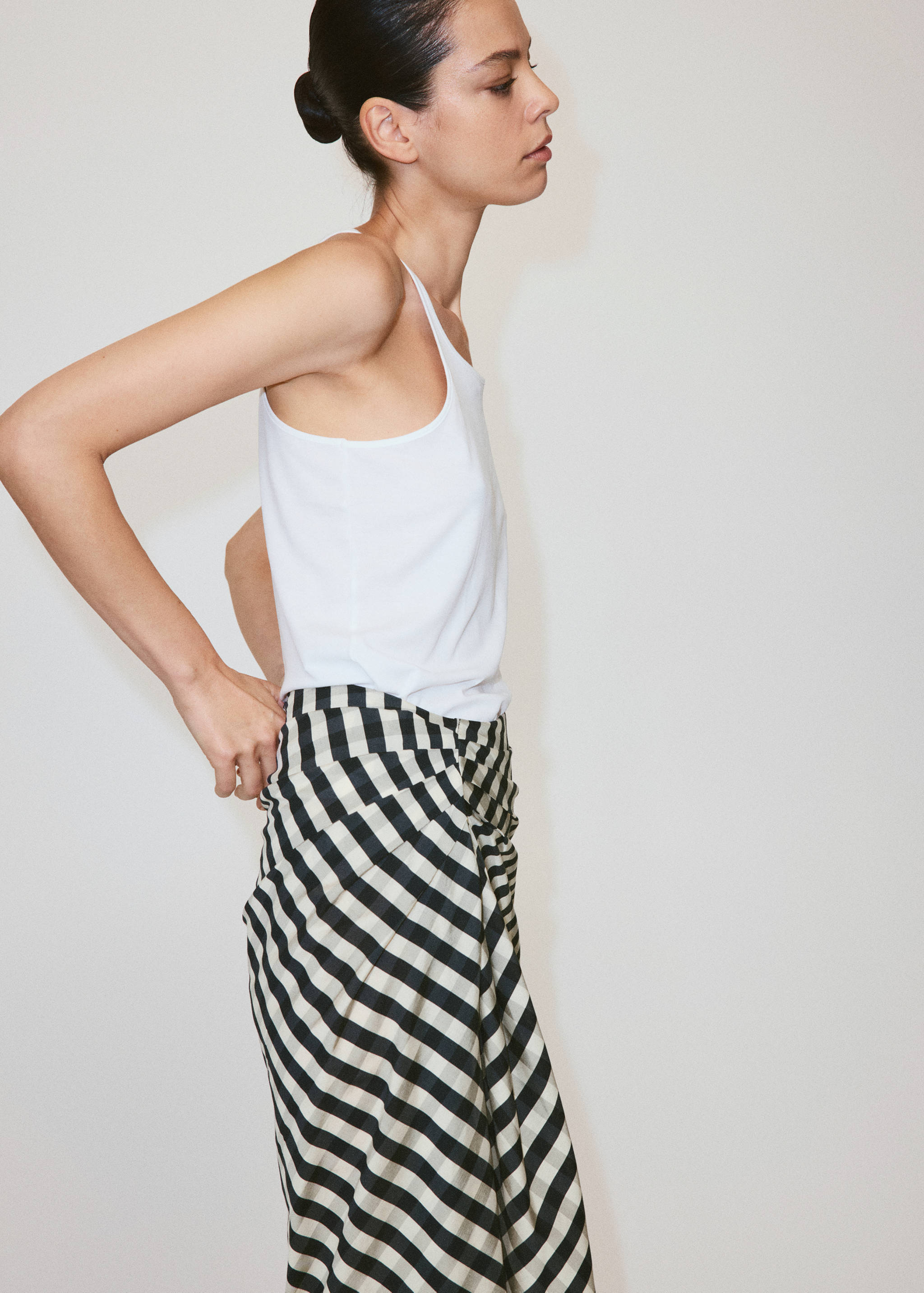 Gingham skirt with draped detail - Details of the article 1