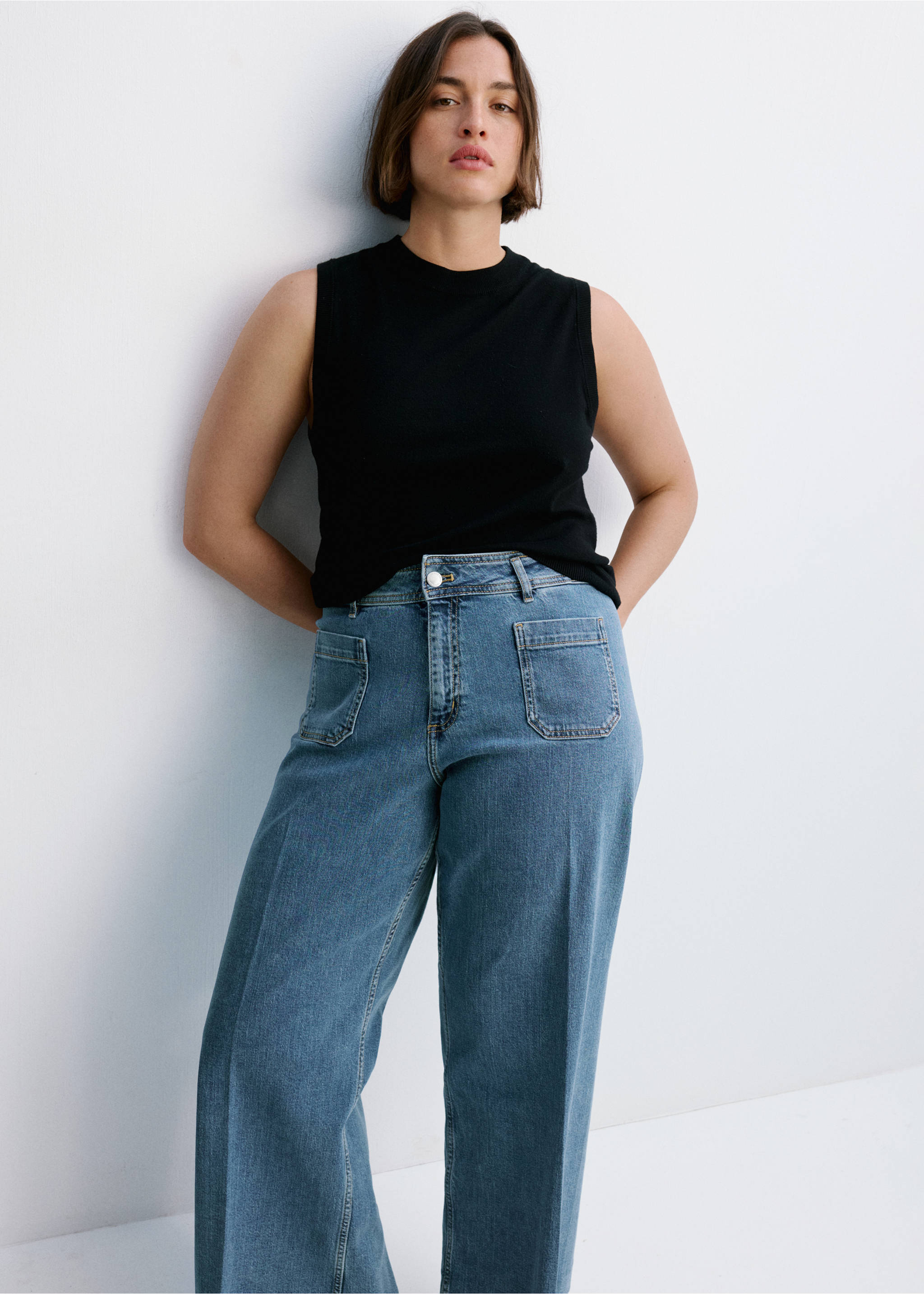 High-waisted wideleg jeans - Details of the article 5, Medium Blue. Ref: 37071368-00.