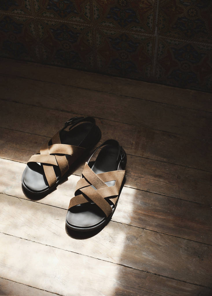 Suede leather sandals with crossed straps — Medium Brown