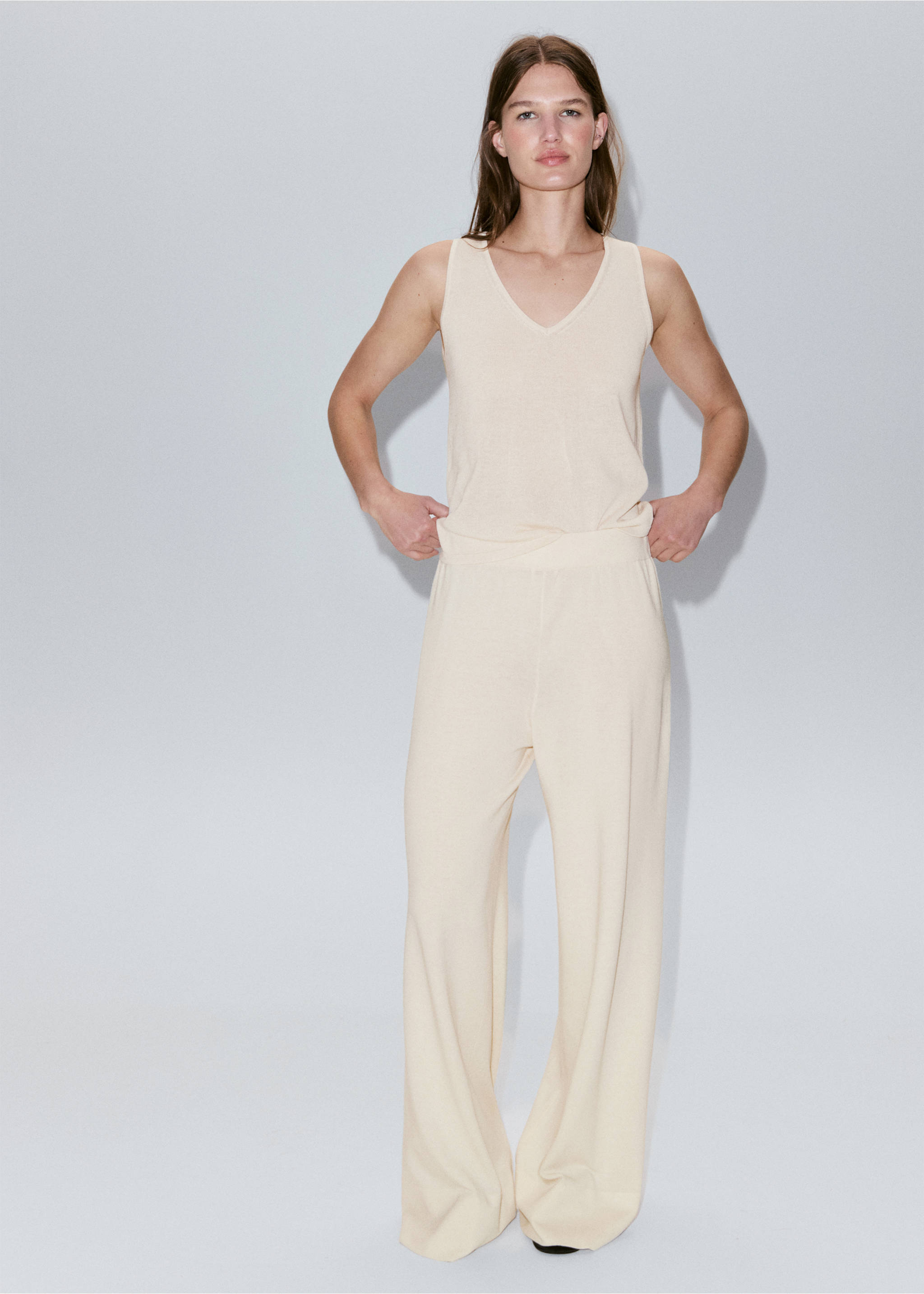 Pantalon droit taille élastique - Plan général, Sable. Ref: 37071384-00.