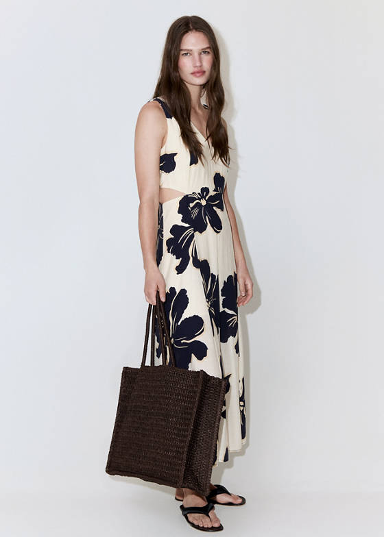 Çiçek desenli cut out detaylı elbise