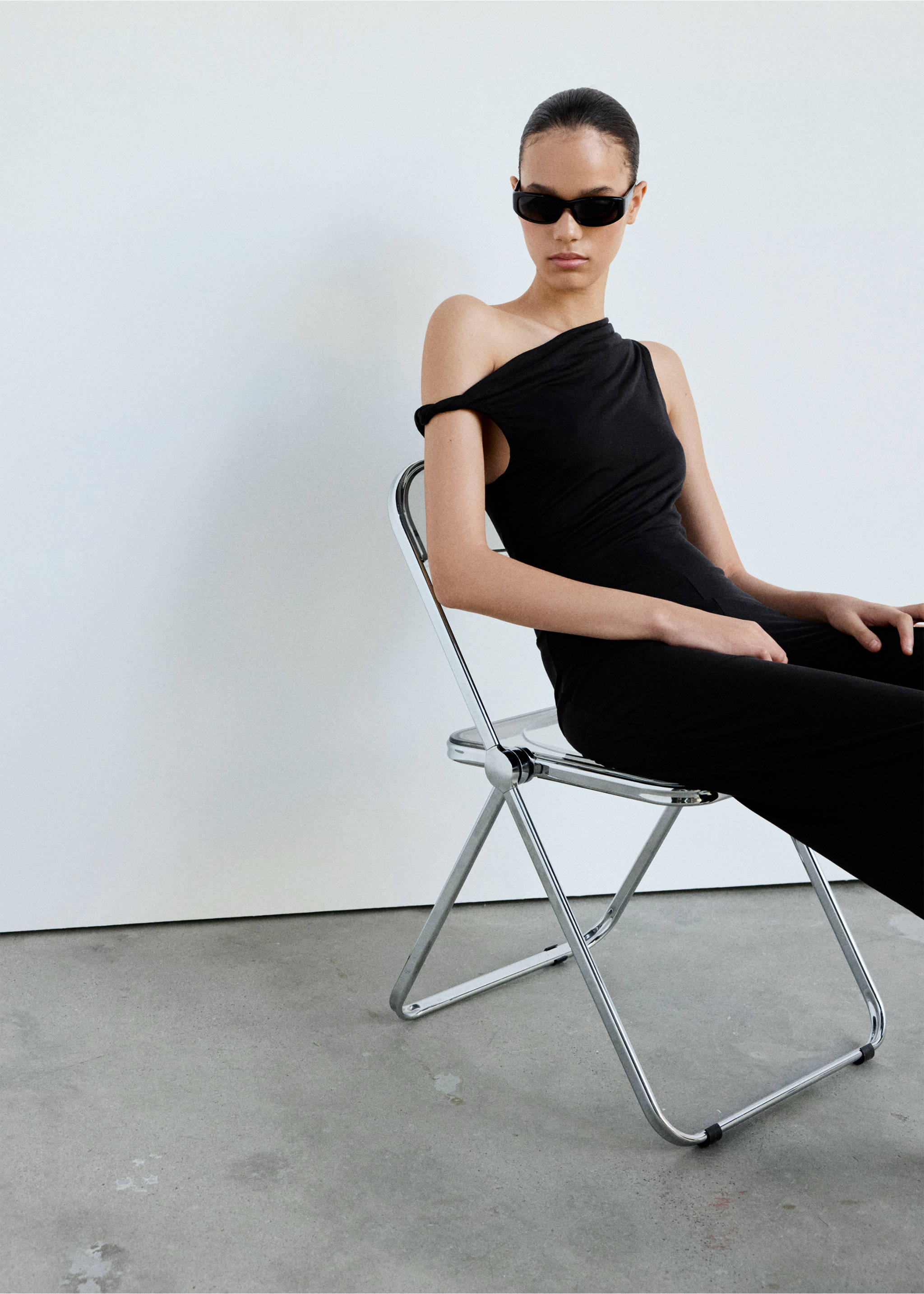 Draped asymmetric playsuit - Details of the article 4, Grey. Ref: 37071389-01.