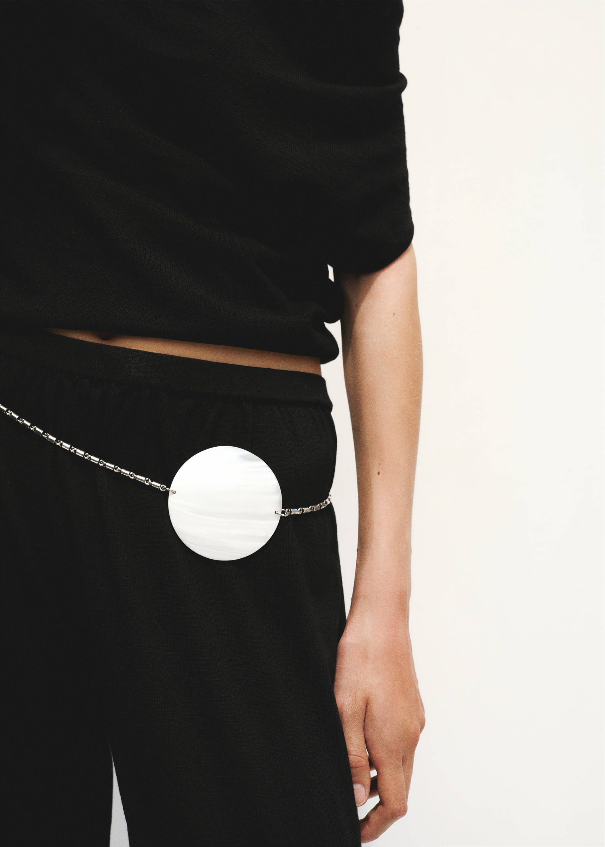 Mid-rise harem pants - Details of the article 1, Black. Ref: 37071390-00.