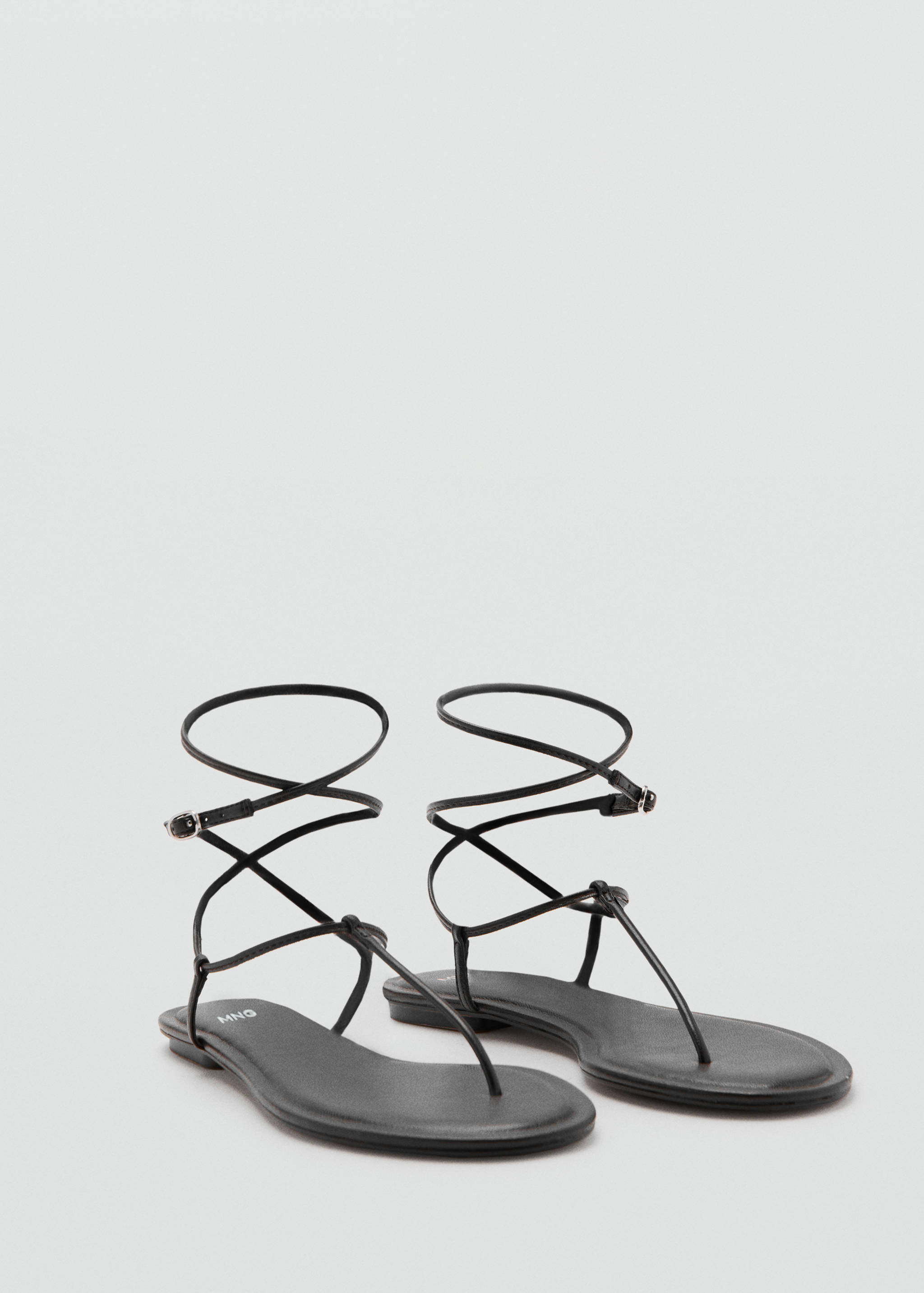 Flat strappy sandal - Medium plane