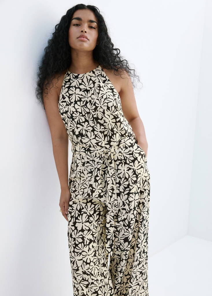 Floral print jumpsuit with belt — Black